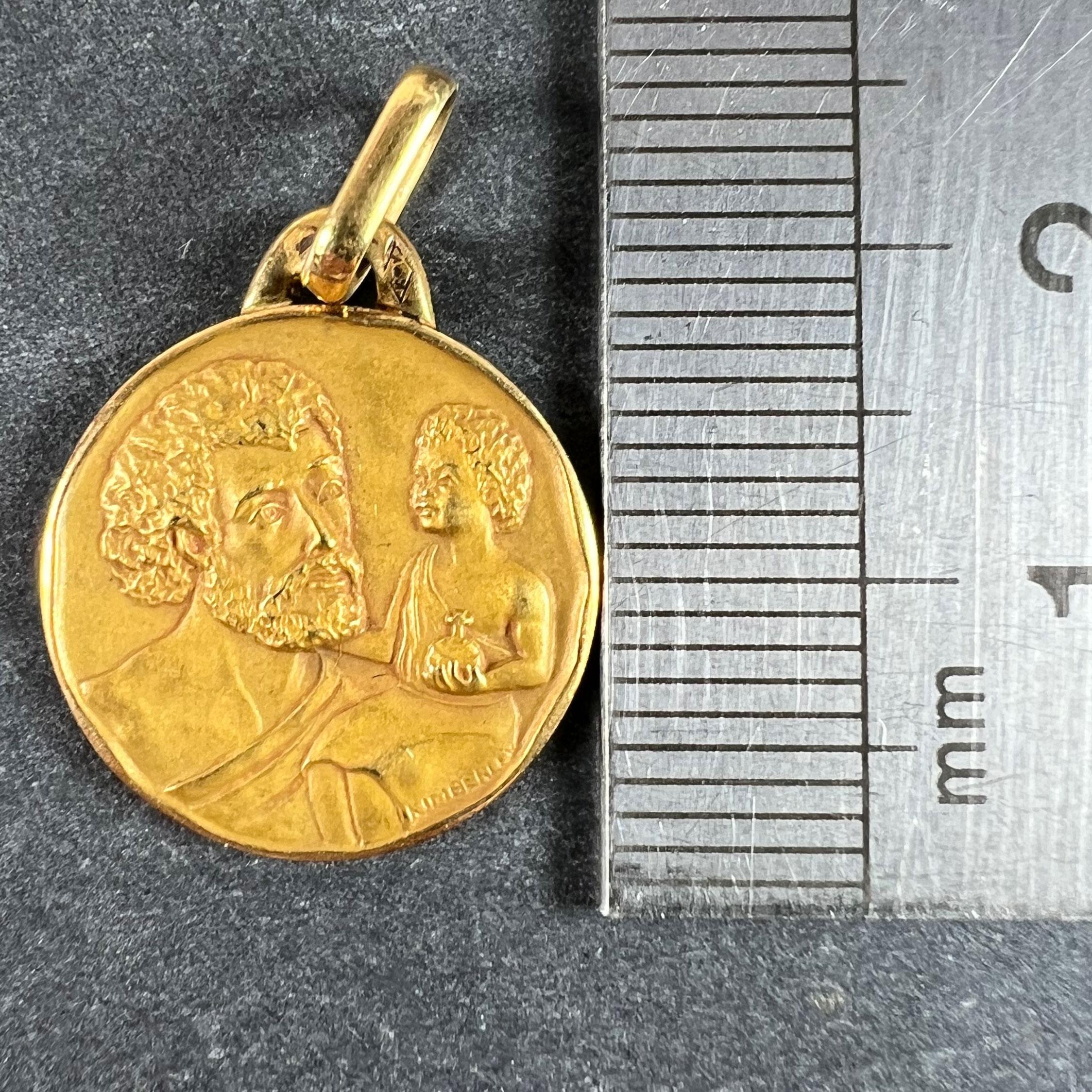 Ciondolo Medaglia d'epoca francese KimberleySaint Christopher in oro giallo 18 carati in vendita 5