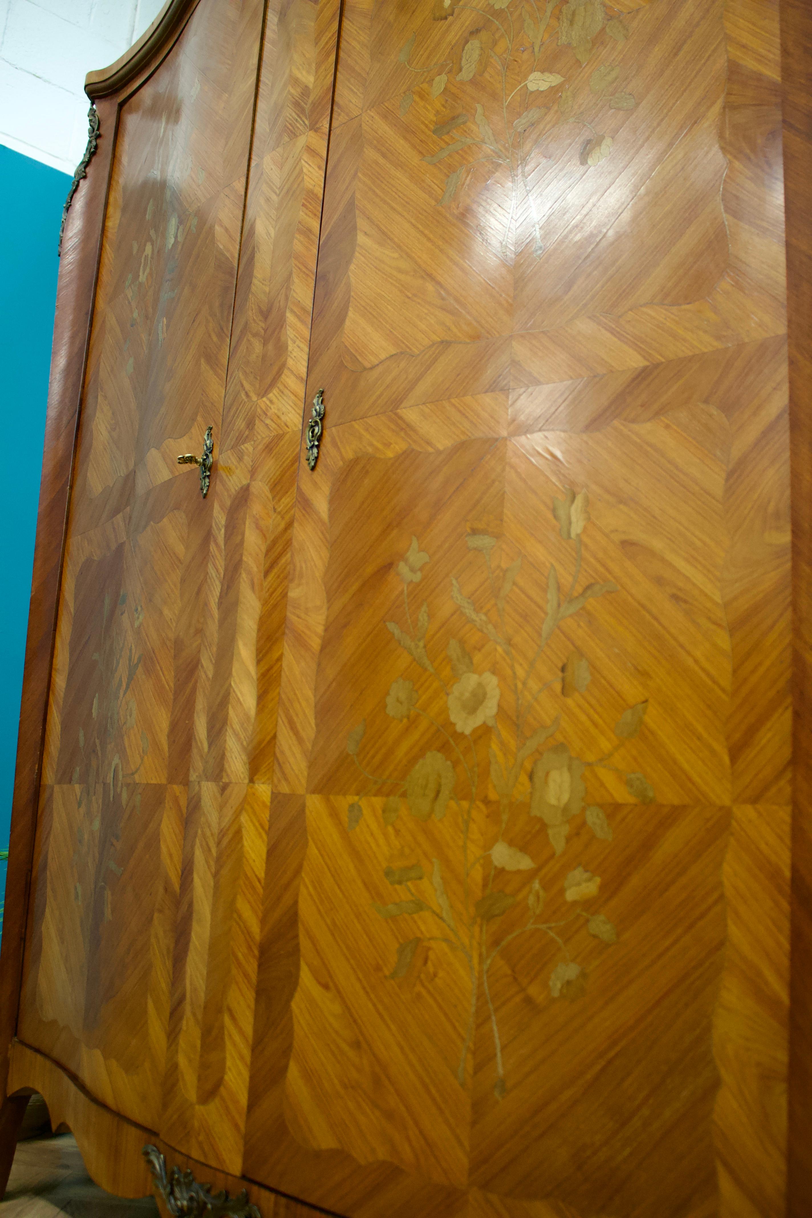 Vintage French Kingwood & Satinwood Marquetry Wardrobe / Linen Cupboard, 1910s In Good Condition In South Shields, GB