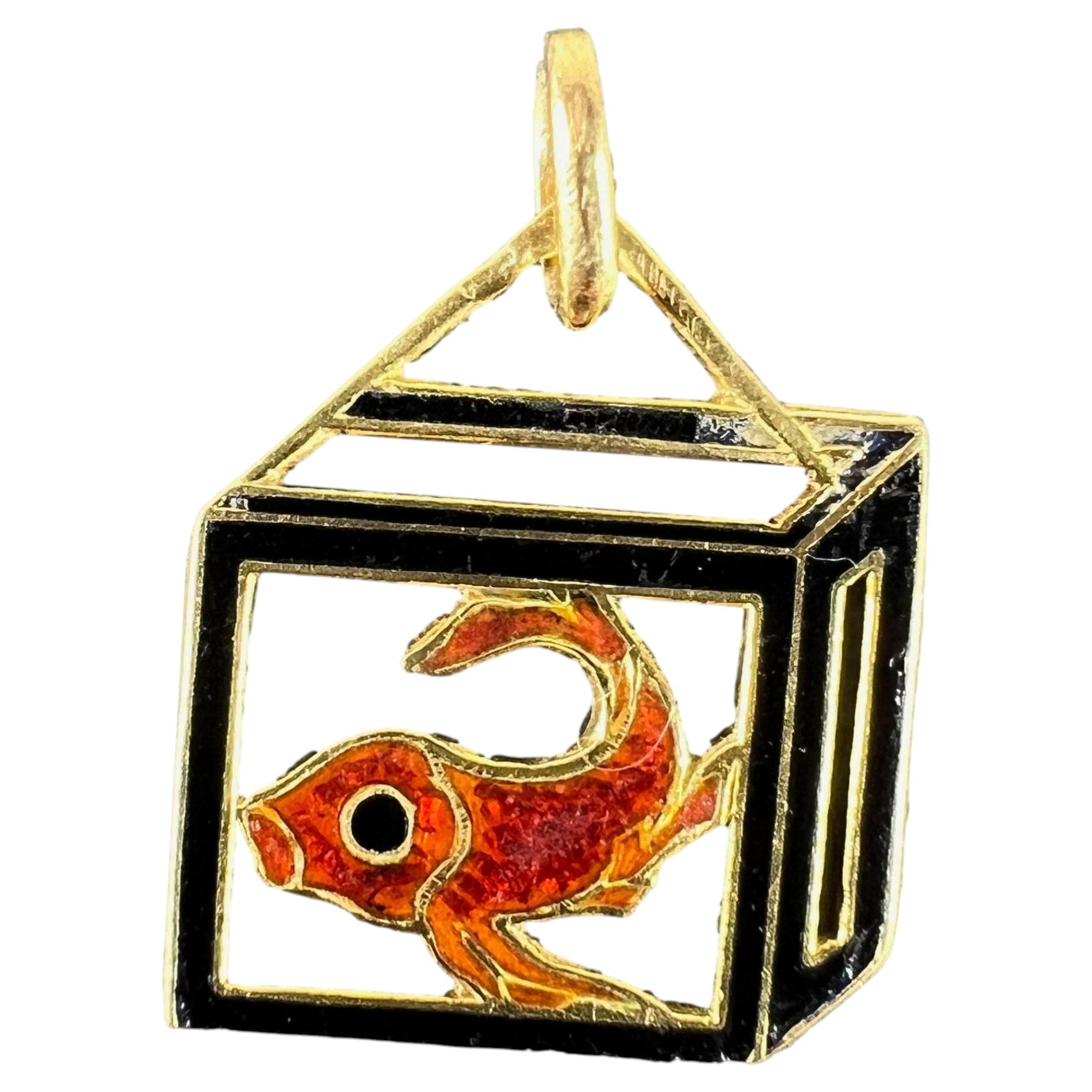 Colgante vintage de pez carpa koi francés en caja de oro amarillo de 18 quilates con esmalte en venta