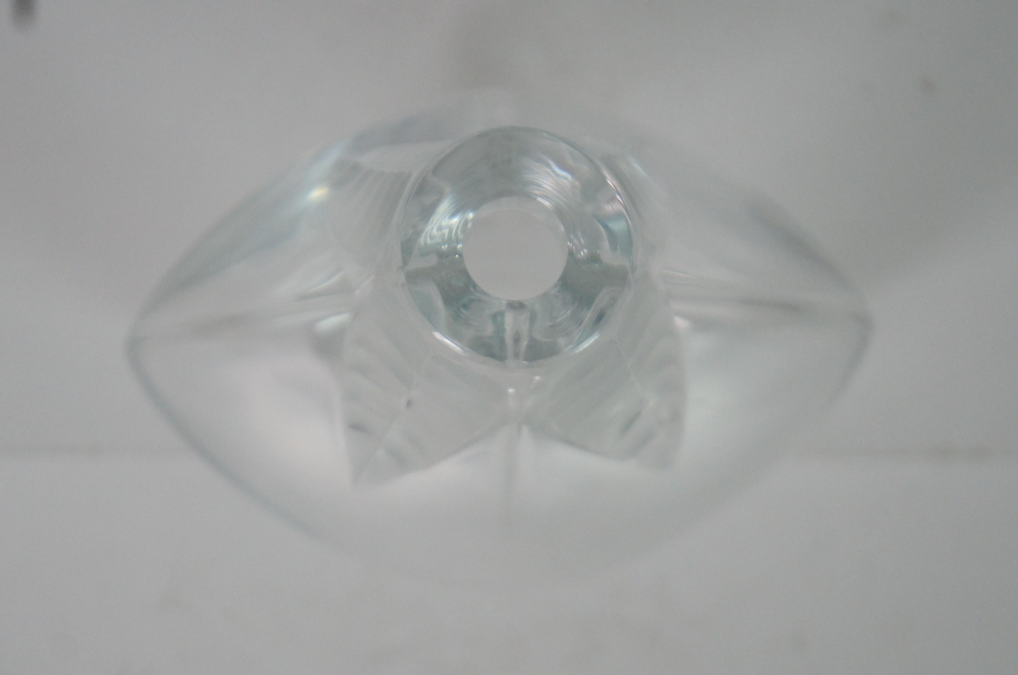 Vase à bourgeons en cristal Lalique français vintage Osumi en forme de feuille en verre d'art dépoli Bon état - En vente à Dayton, OH