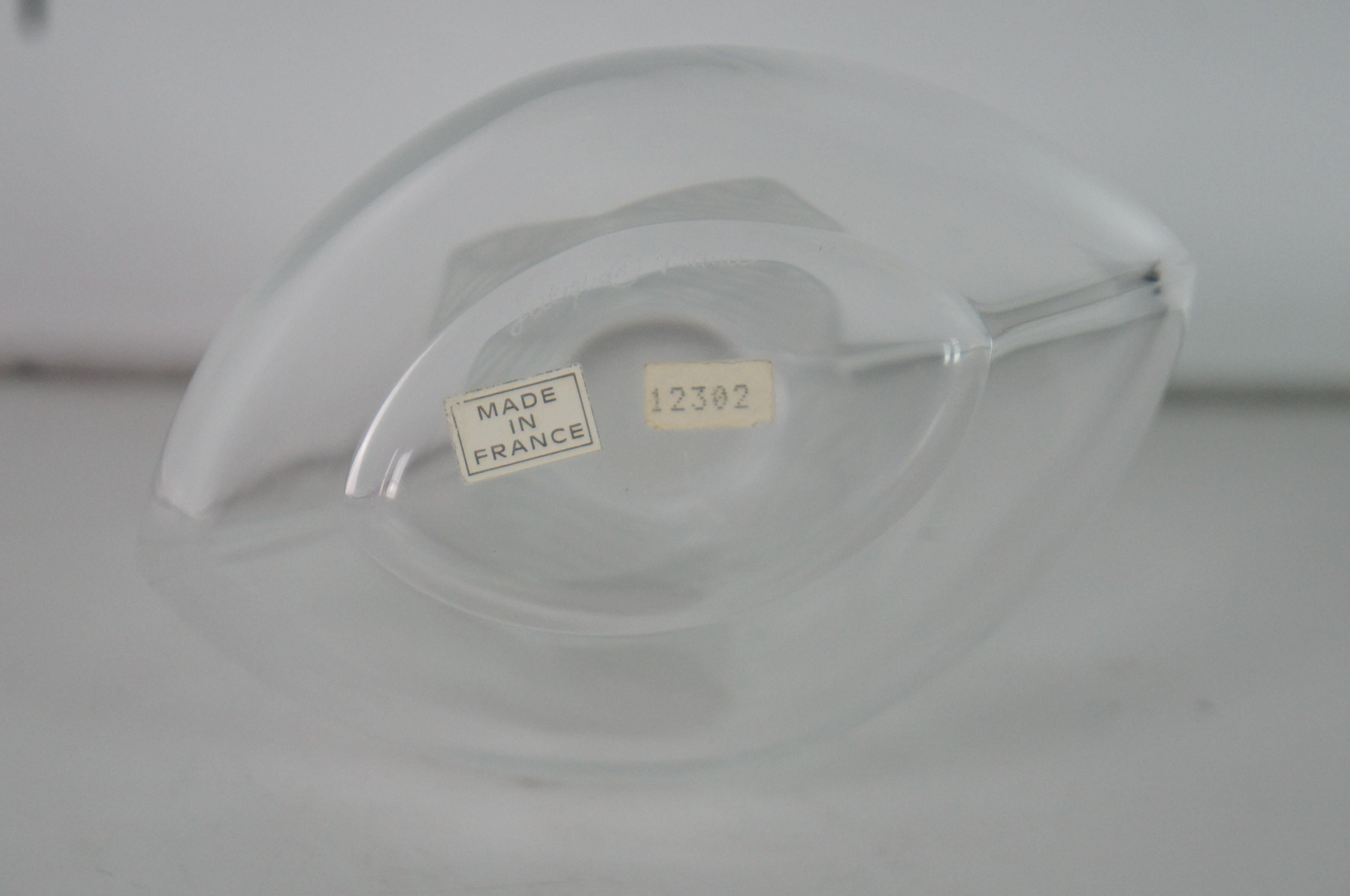 20ième siècle Vase à bourgeons en cristal Lalique français vintage Osumi en forme de feuille en verre d'art dépoli en vente
