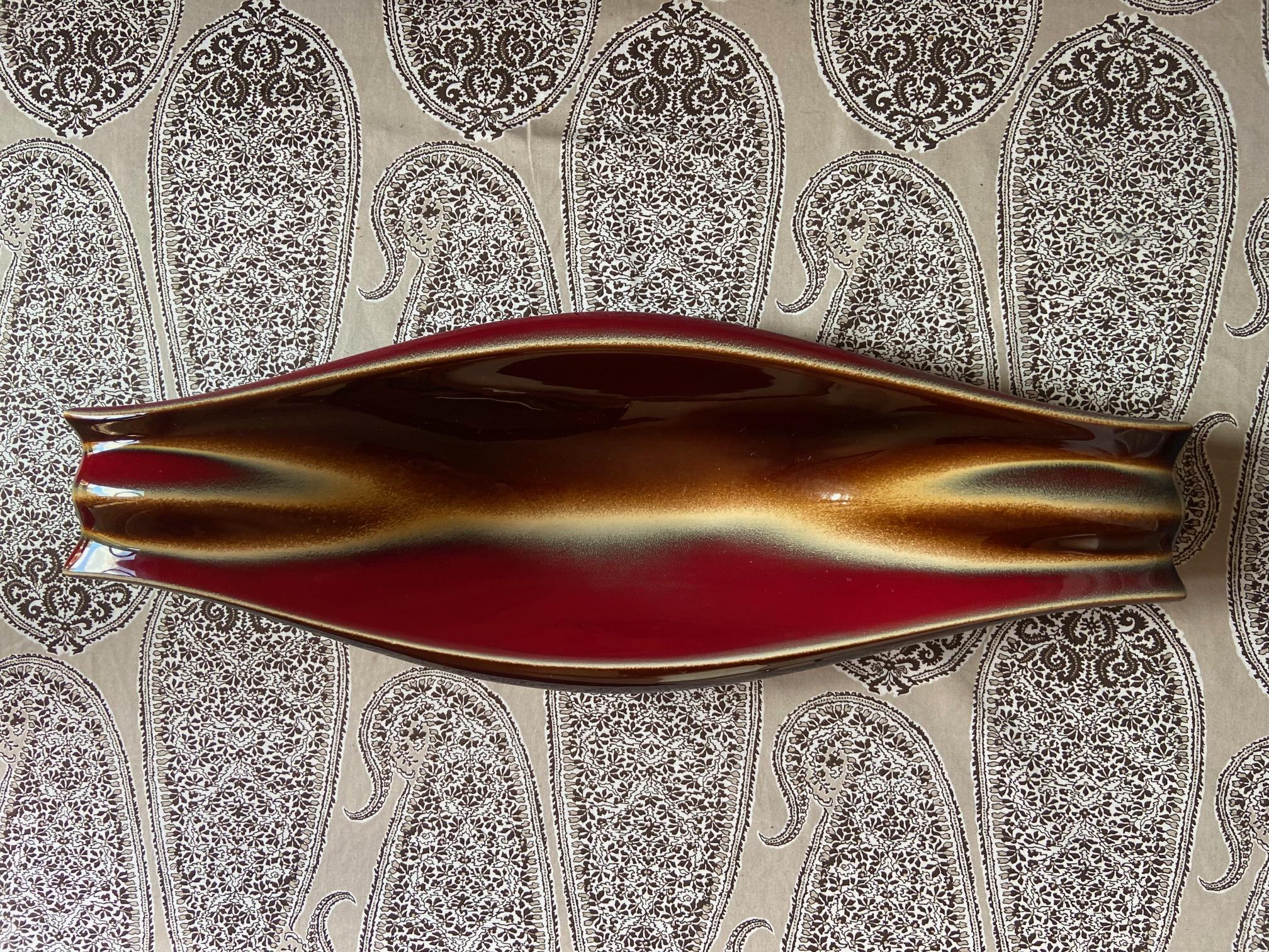 VERCERAM Ceramic de Montreuil (près de Paris) est célèbre pour ses céramiques nacrées et irisées et a existé entre 1930 et 1971.

Un poinçon identifie la marque : un V dans un ovale sur lequel est inscrite la mention MADE IN FRANCE.

Chaque modèle a