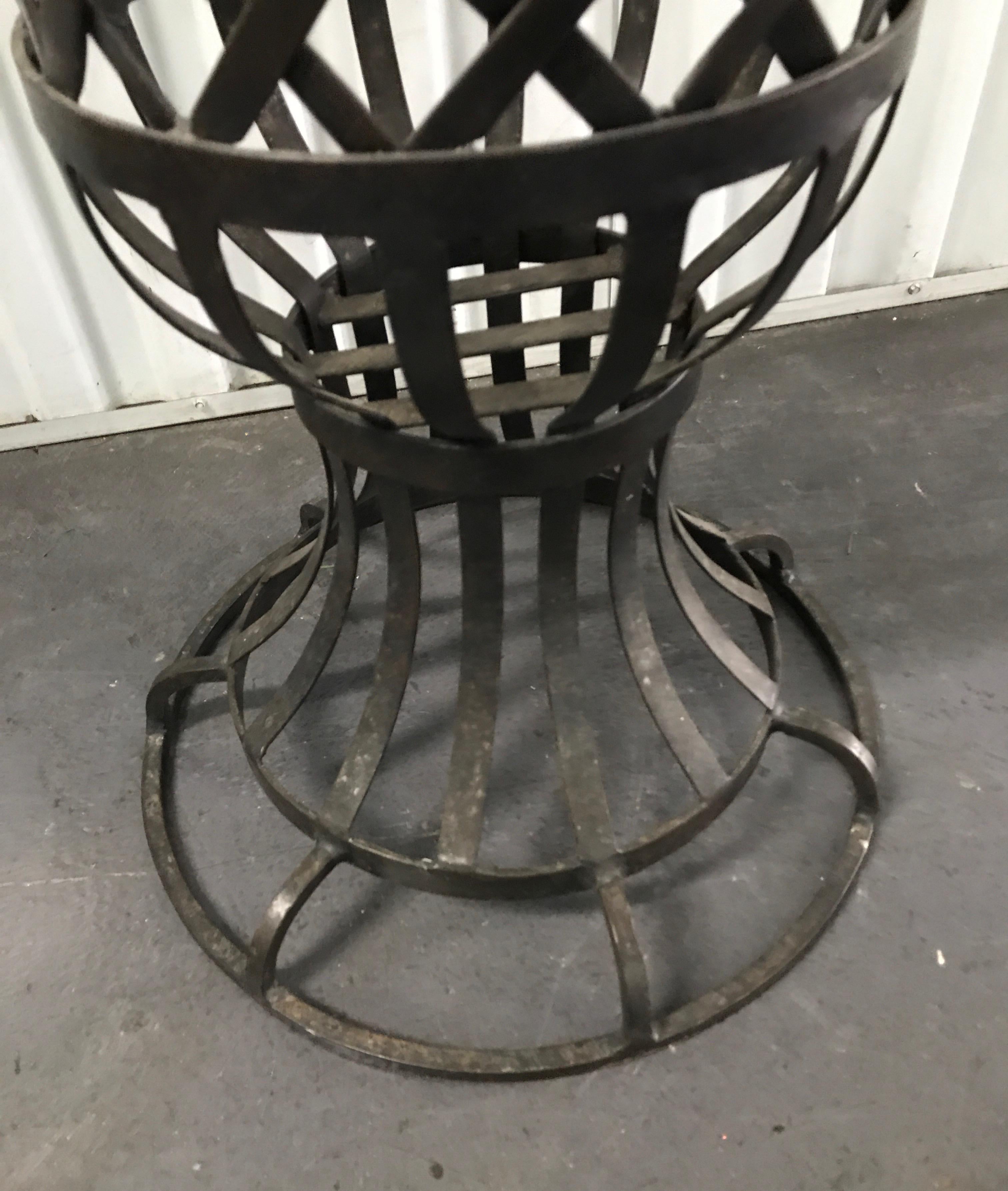 lattice urn base