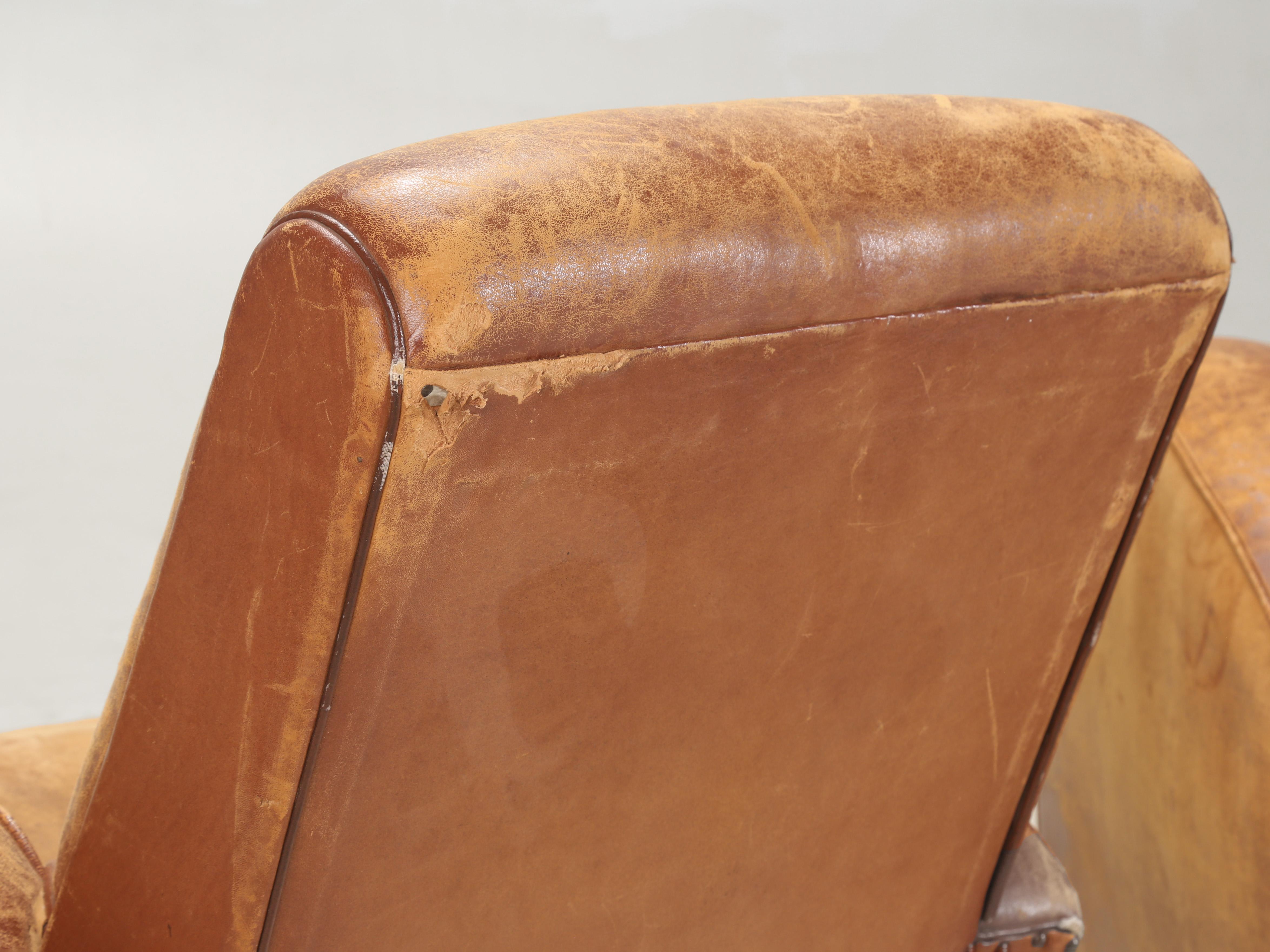 Sedie da club in pelle francese d'epoca, metà del secolo scorso, anni '40 Tutte originali Lea. In condizioni buone in vendita a Chicago, IL