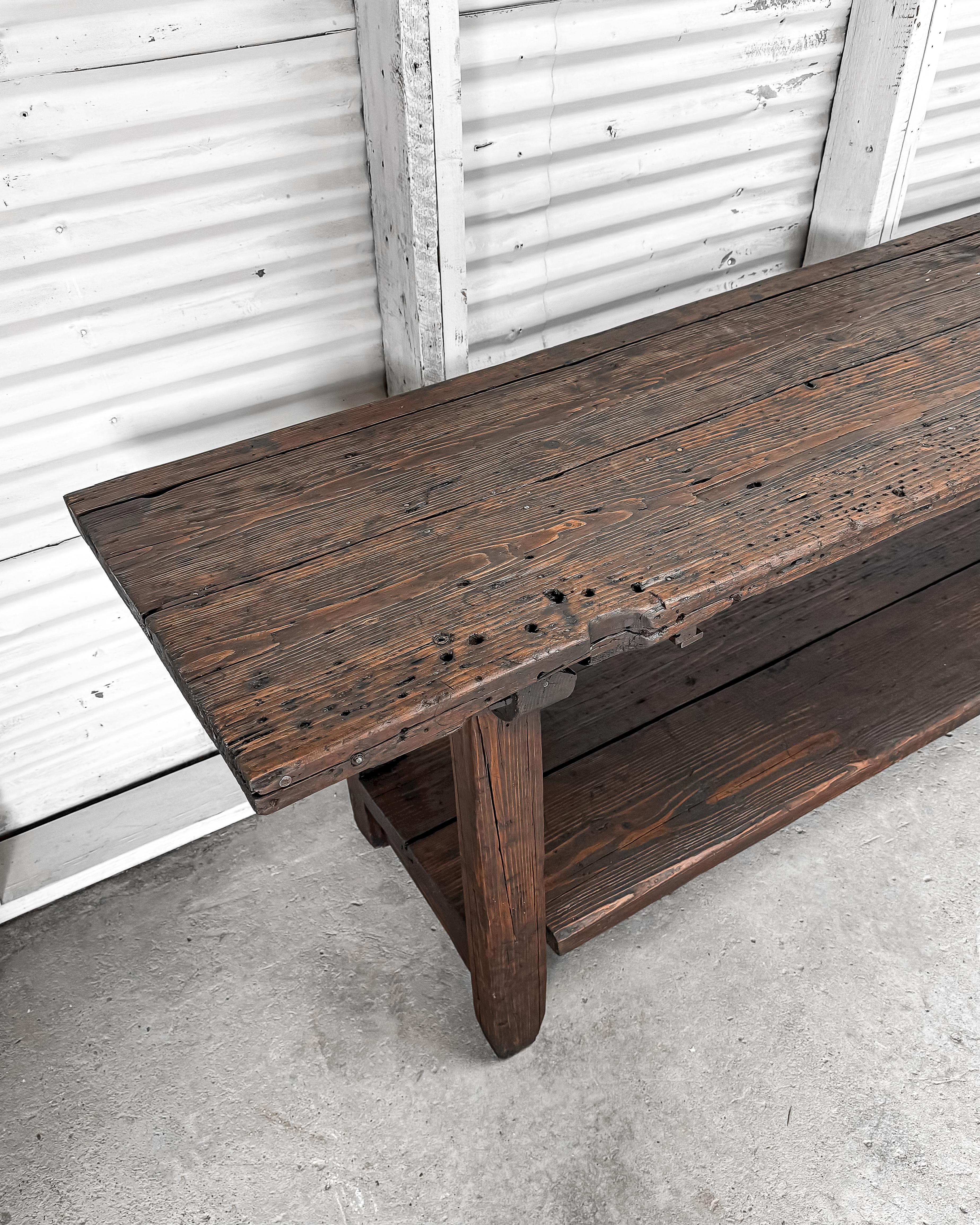 Mesa de taller de cuero francesa vintage Isla de cocina Madera en venta