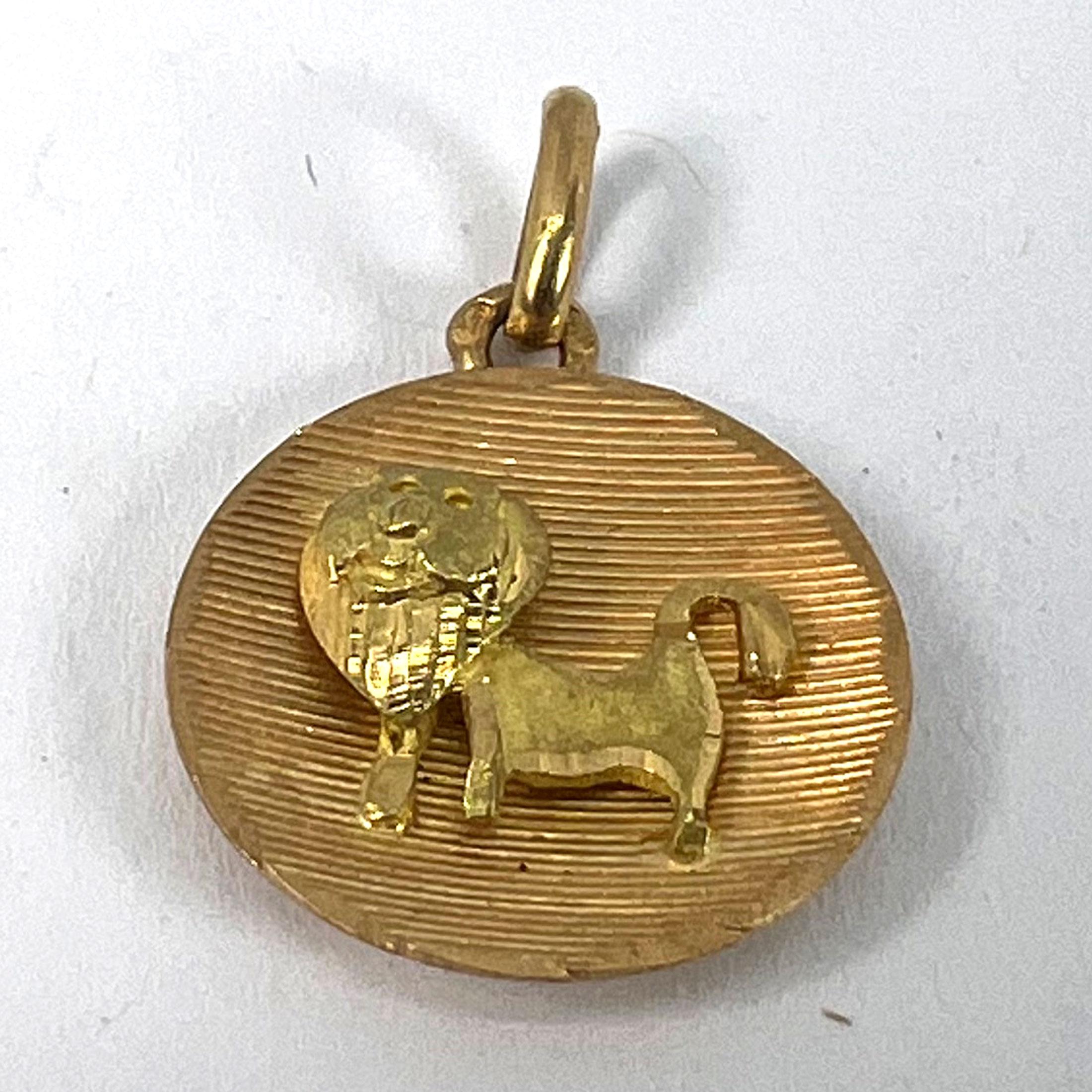 Ciondolo a forma di medaglia d'epoca in oro giallo, segno zodiacale del Leone, francese, 18 carati in vendita 8