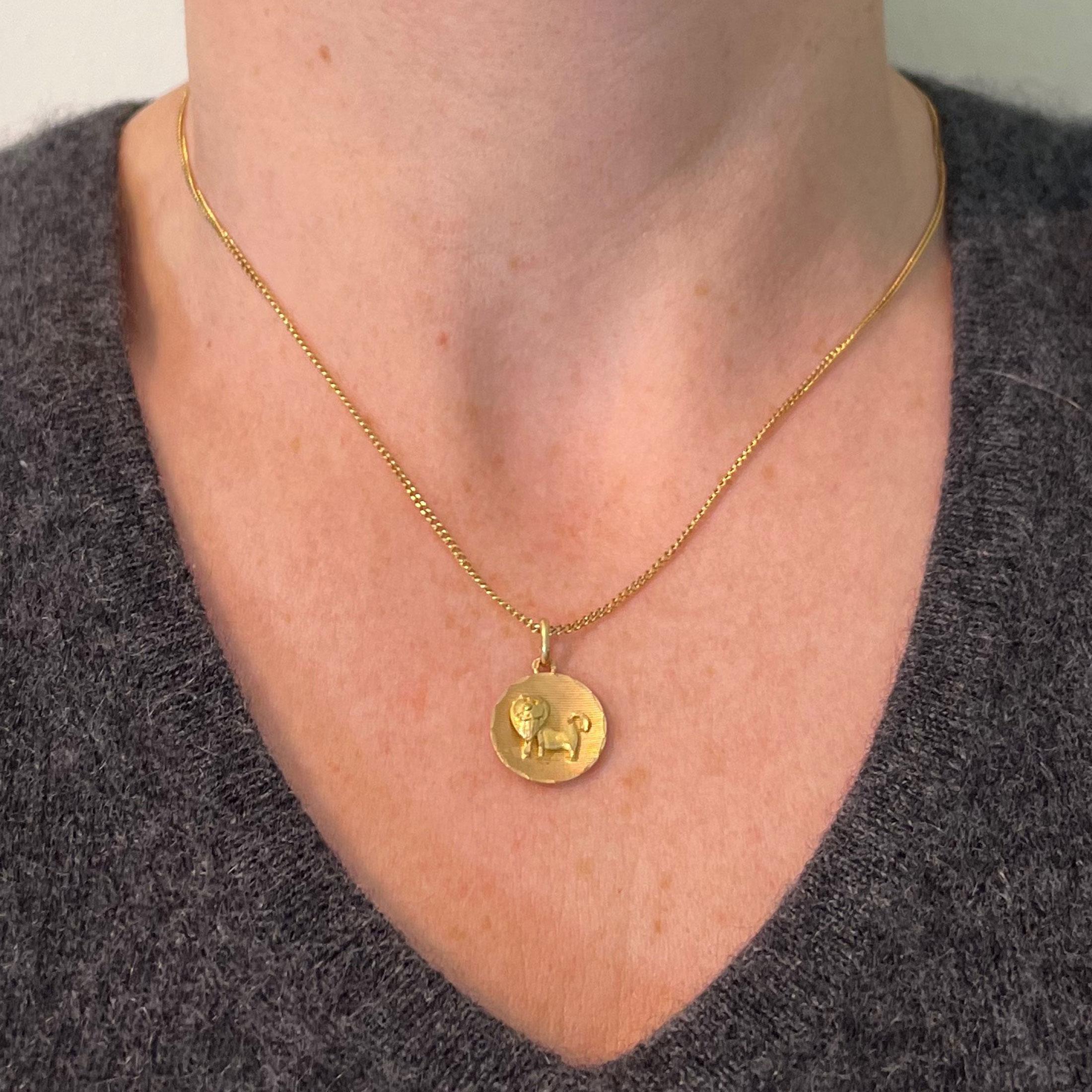da uomo o donna Ciondolo a forma di medaglia d'epoca in oro giallo, segno zodiacale del Leone, francese, 18 carati in vendita