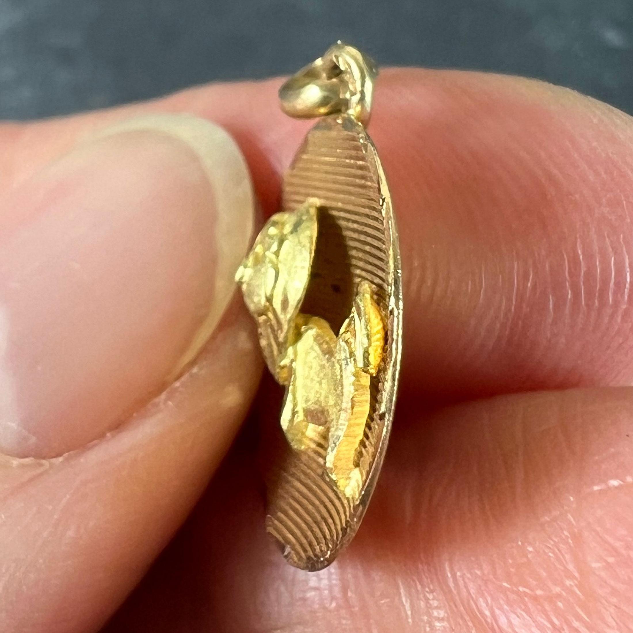 Ciondolo a forma di medaglia d'epoca in oro giallo, segno zodiacale del Leone, francese, 18 carati in vendita 3