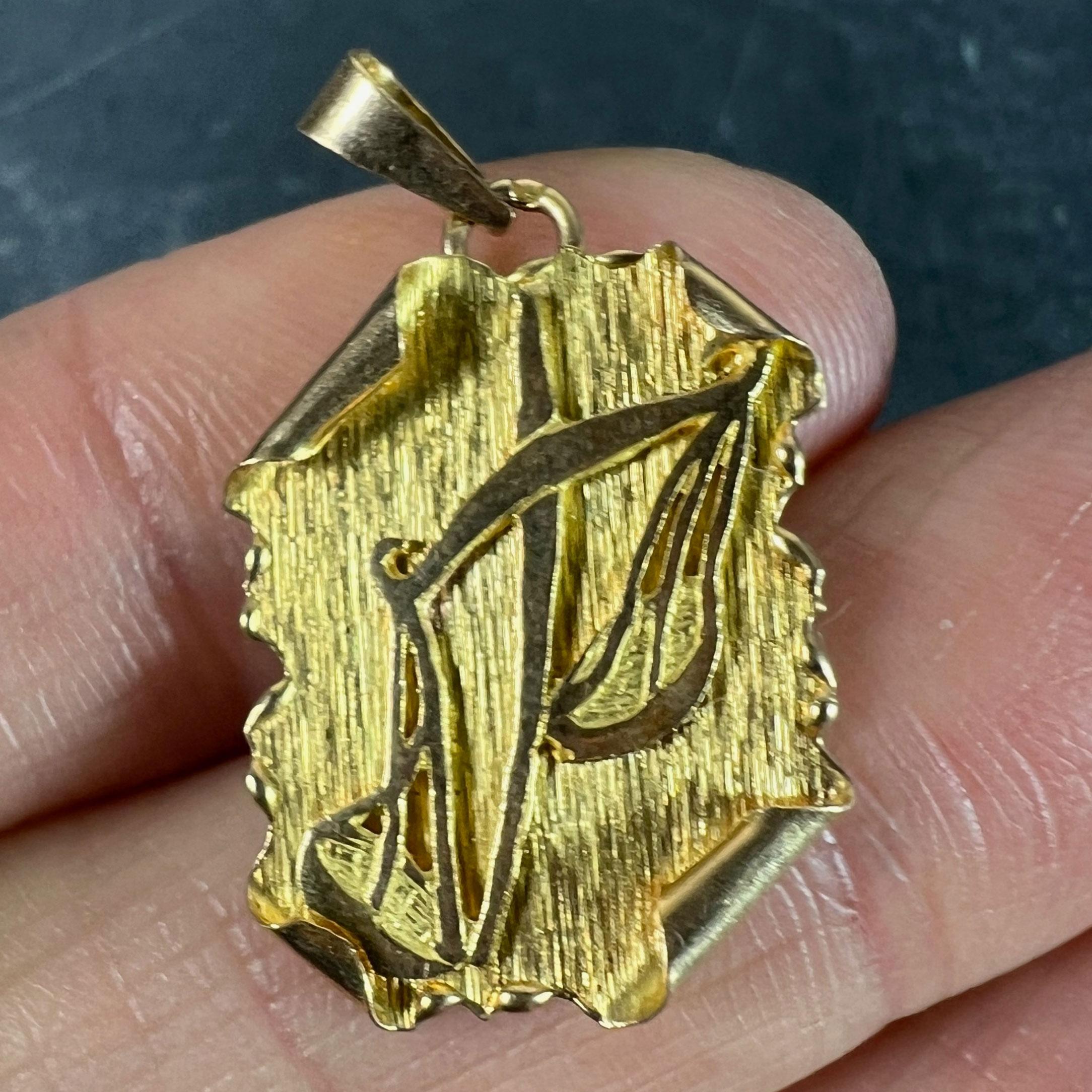 Rotolo della Bilancia francese d'epoca  Ciondolo a forma di charme in oro giallo 18 carati Zodiac in vendita 1