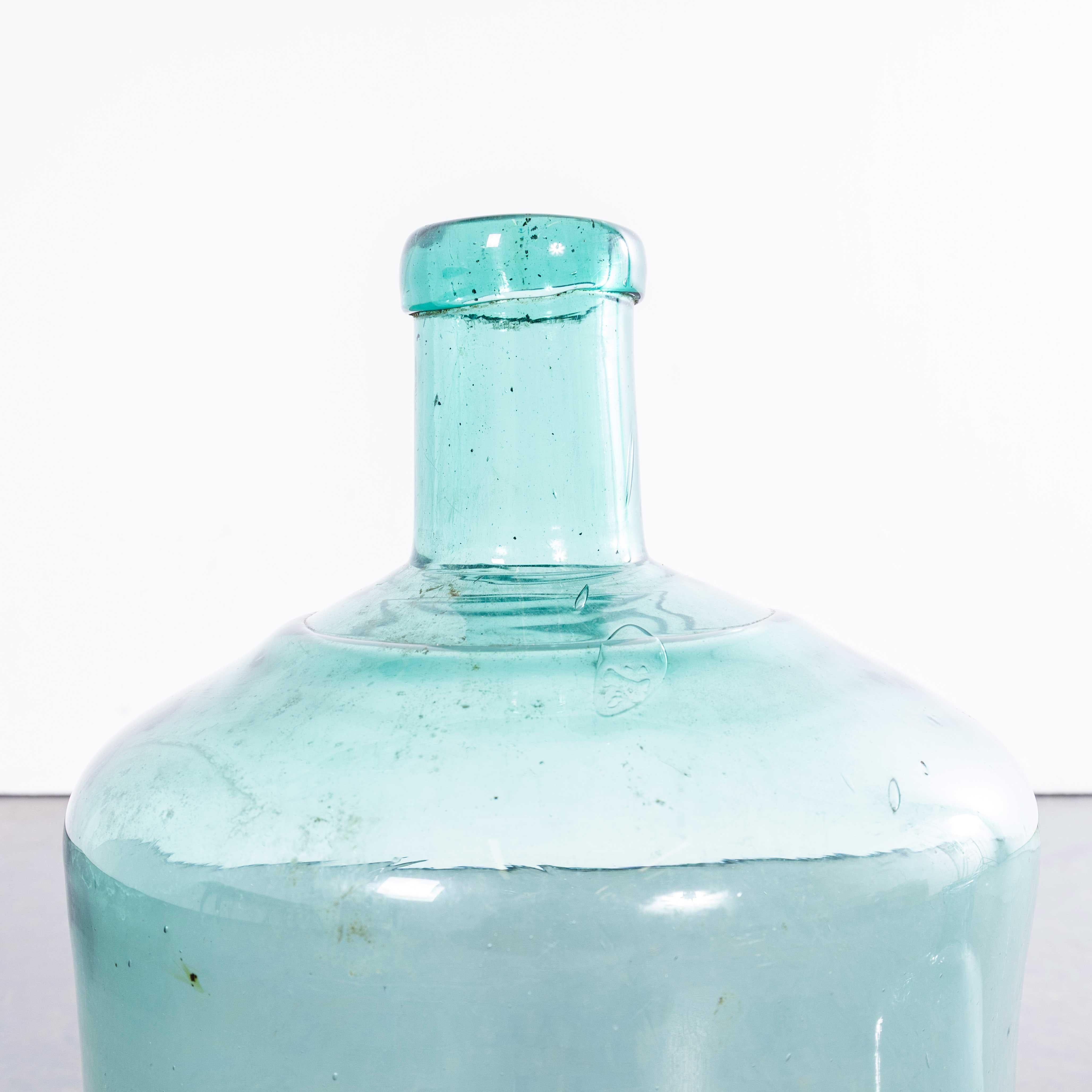 Damigiane francesi d'epoca in vetro blu e verde chiaro - Coppia In condizioni buone in vendita a Hook, Hampshire