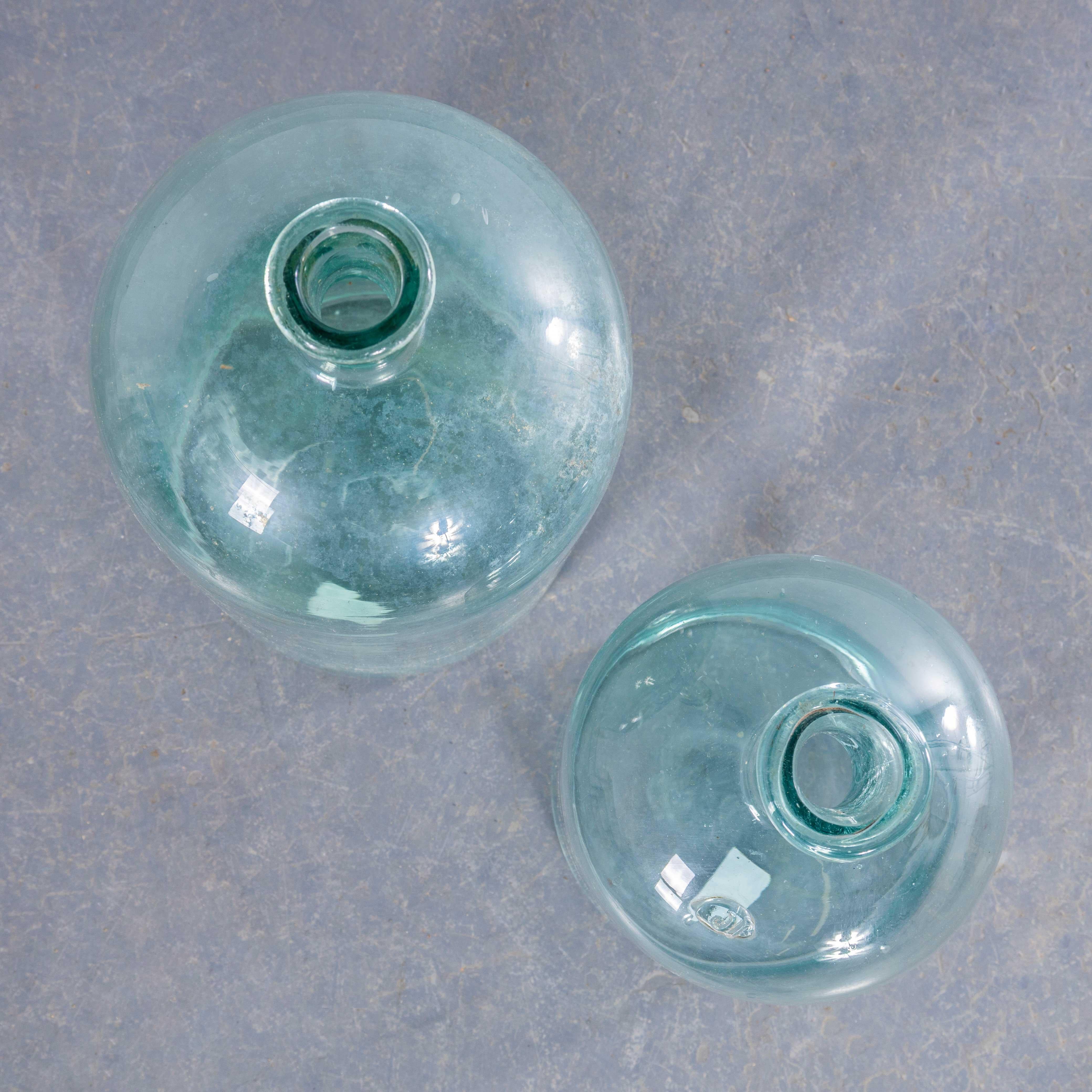 XX secolo Damigiane francesi d'epoca in vetro blu e verde chiaro - Coppia in vendita
