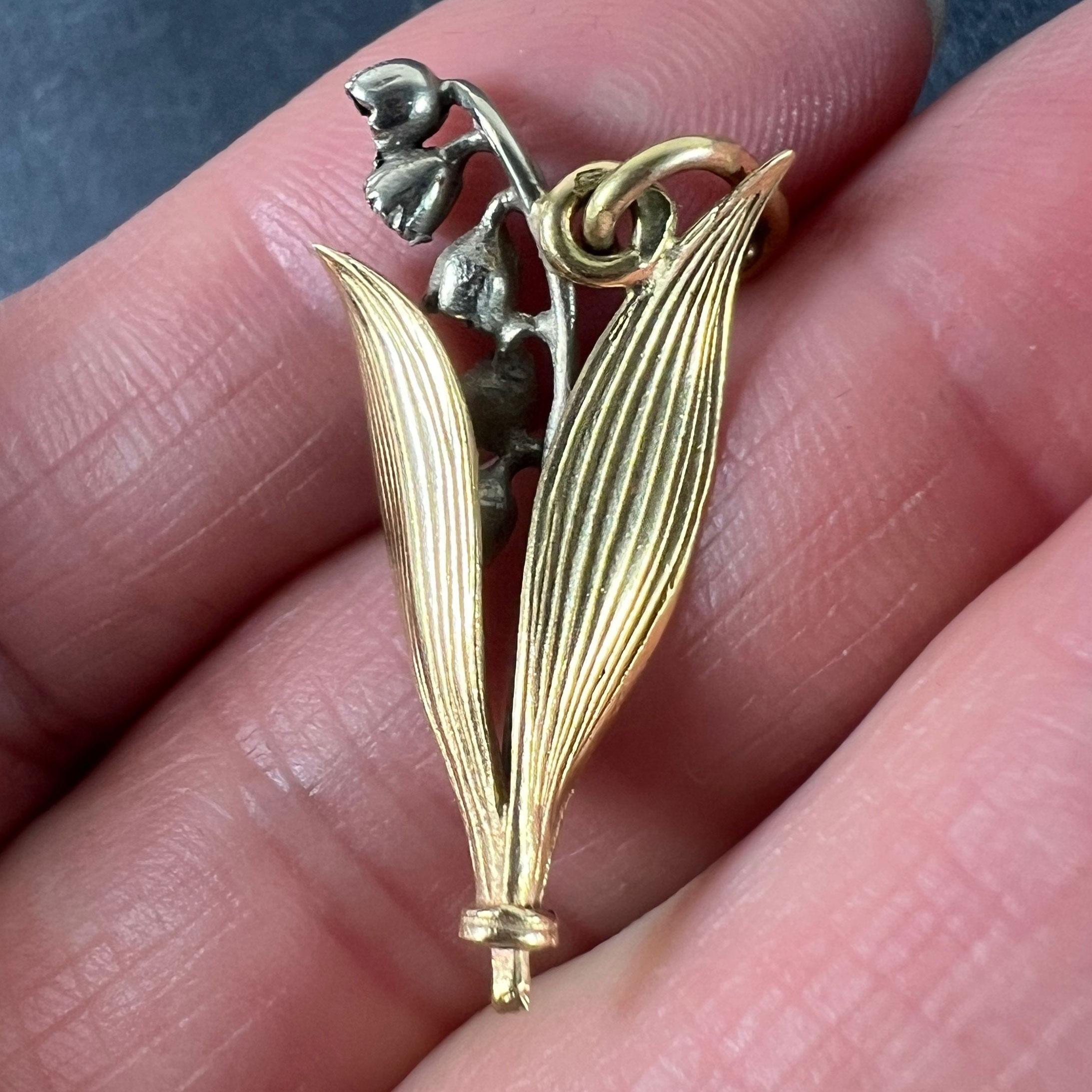 Pendentif à breloques en or blanc et jaune 18K avec fleur de muguet vintage français en vente 4