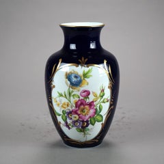 Französische handbemalte und vergoldete Vintage-Porzellanvase aus Limoges, Blumenreservat, 20. Jahrhundert