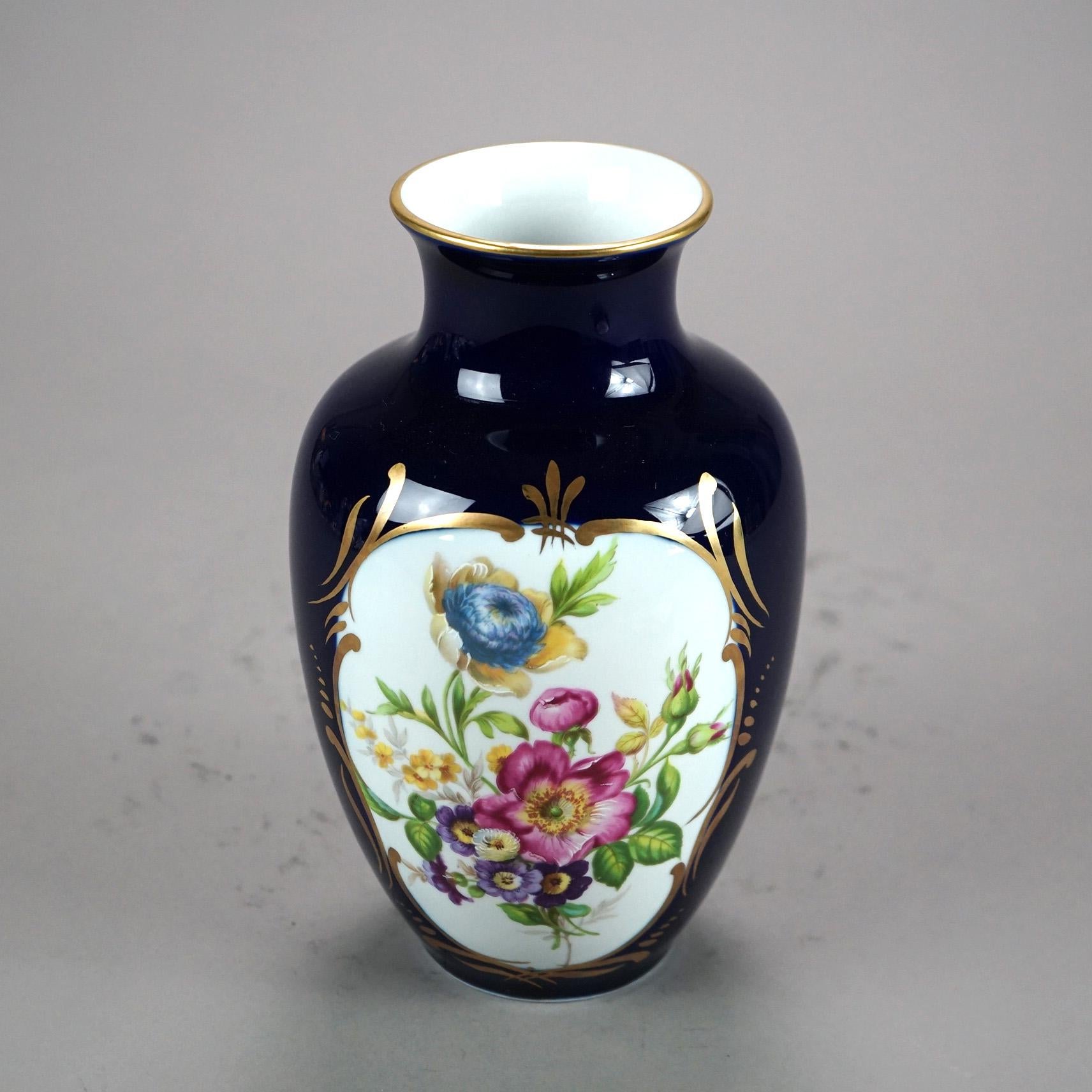 Dipinto a mano Vaso francese d'epoca in porcellana Limoges dipinta a mano e dorata, riserva floreale, XX sec. in vendita