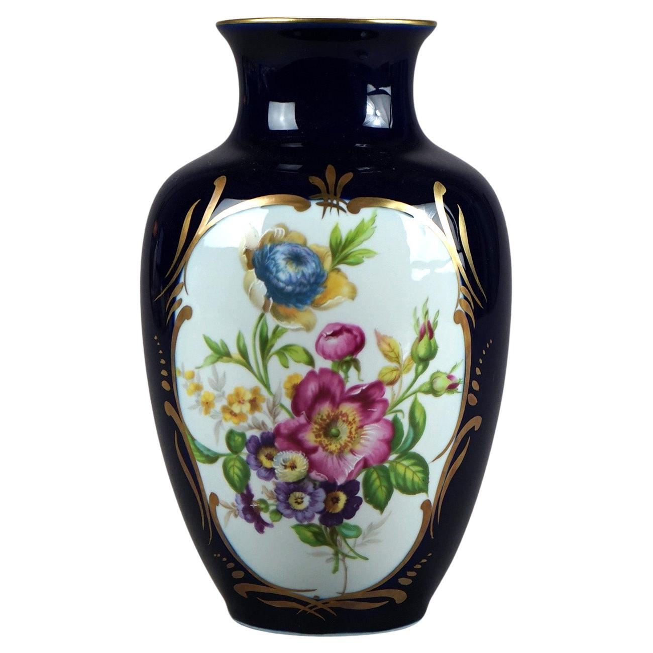 Vaso francese d'epoca in porcellana Limoges dipinta a mano e dorata, riserva floreale, XX sec. in vendita