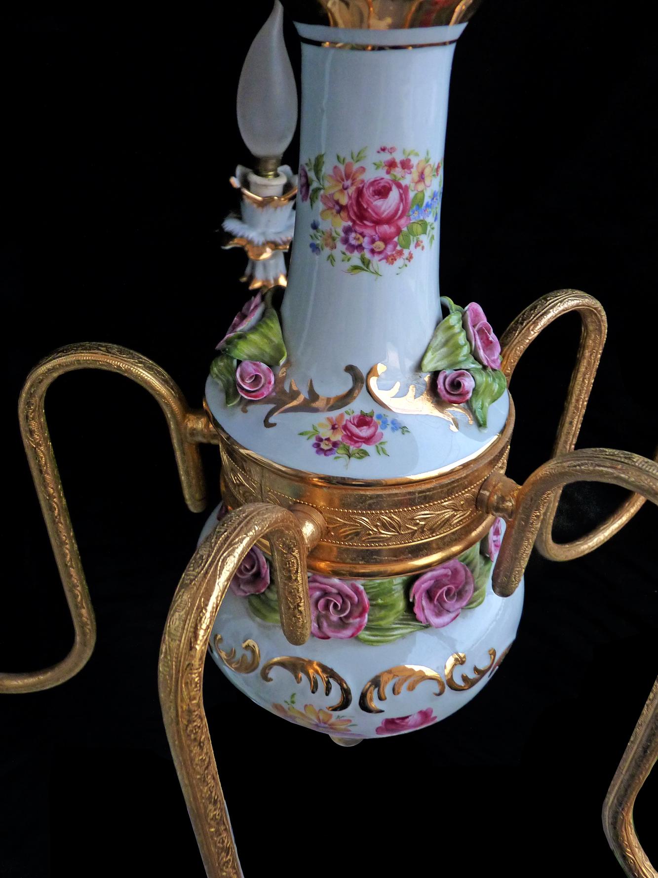 Gilt Mid-century French Limoges Style Chandelier Pink Porcelain Flowers & Leaves In Good Condition In Coimbra, PT