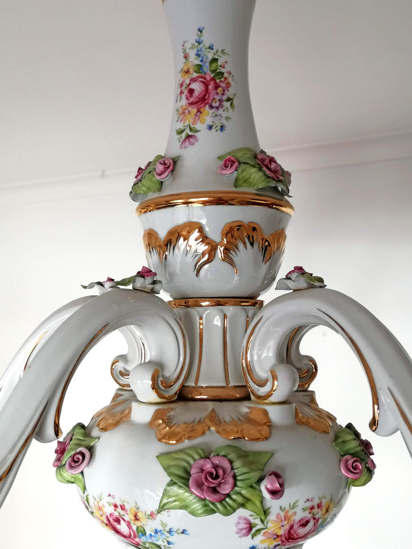 Vintage French Limoges Style Pink Porcelain Flowers and Leaves Gilt Chandelier In Excellent Condition For Sale In Coimbra, PT