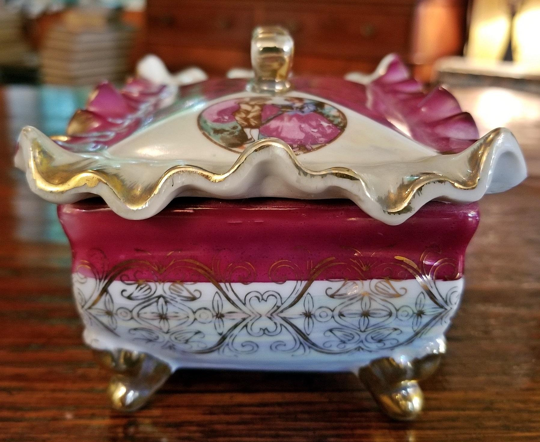 Vintage French Limoges Style Porcelain Box with Lid In Good Condition In Dallas, TX