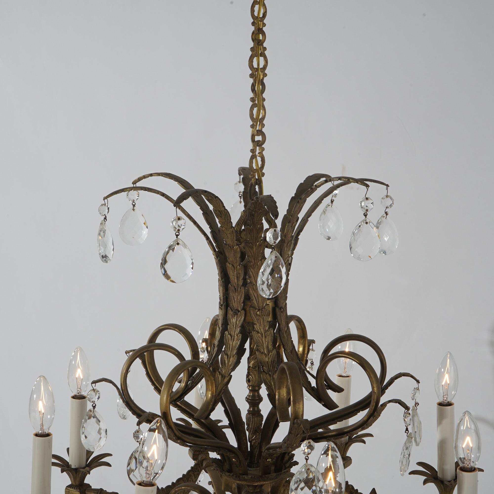 Americano Lampadario francese d'epoca a otto luci in bronzo e cristallo in stile Luigi XIV C1930 in vendita