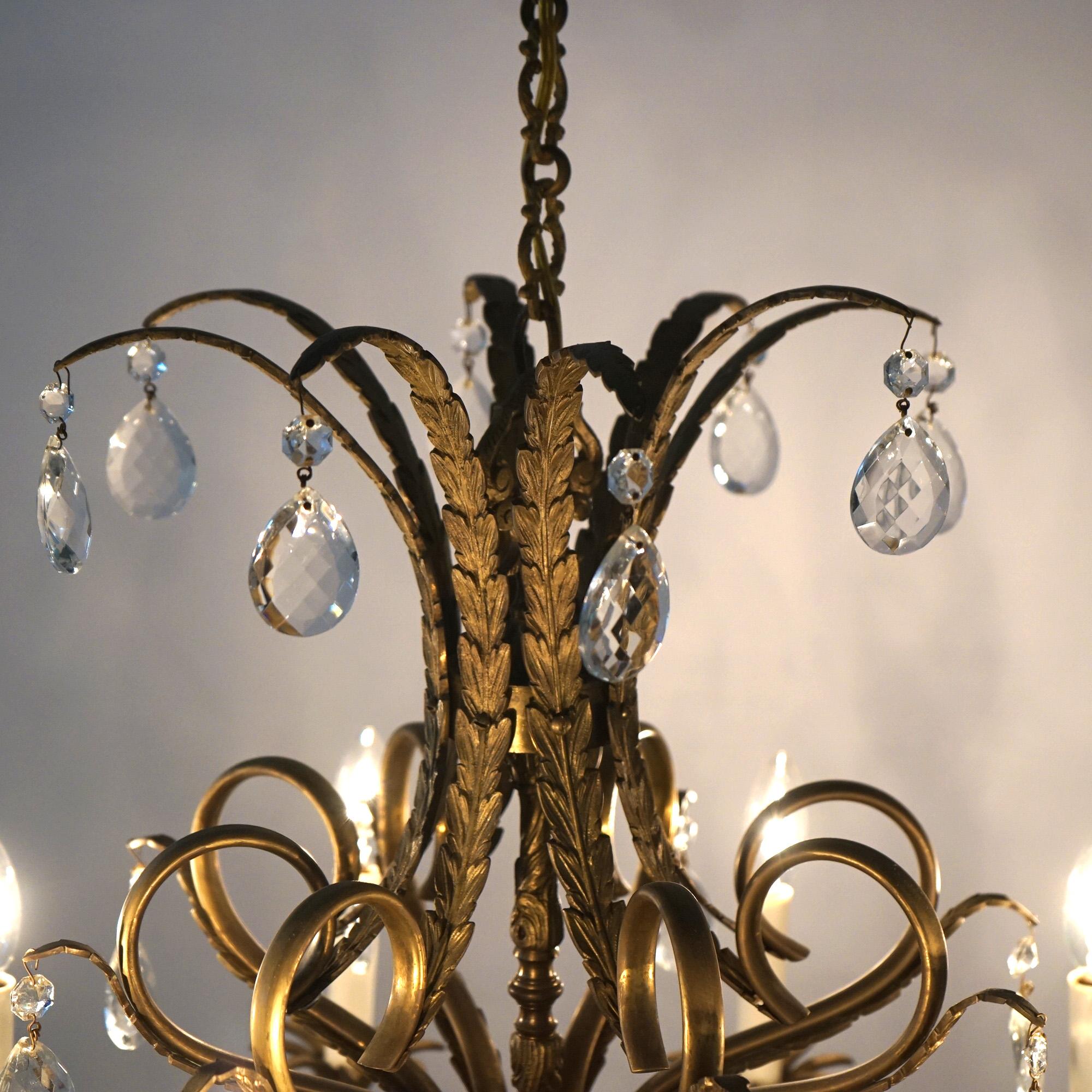 Bronzo Lampadario francese d'epoca a otto luci in bronzo e cristallo in stile Luigi XIV C1930 in vendita