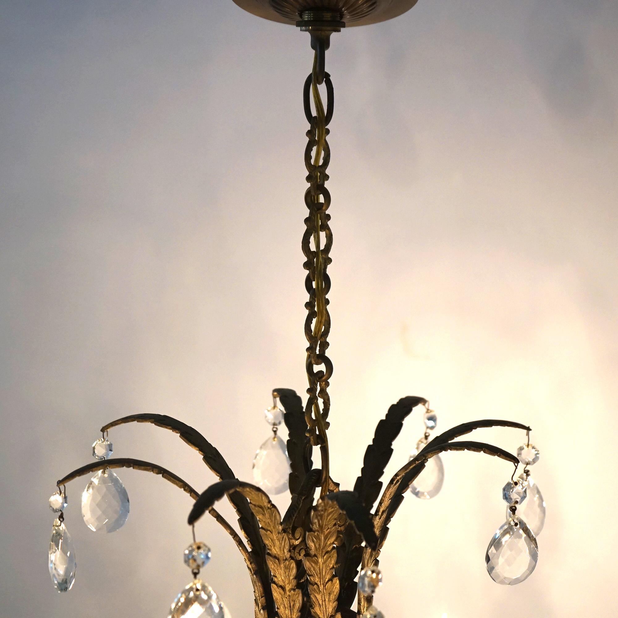 Lampadario francese d'epoca a otto luci in bronzo e cristallo in stile Luigi XIV C1930 in vendita 1
