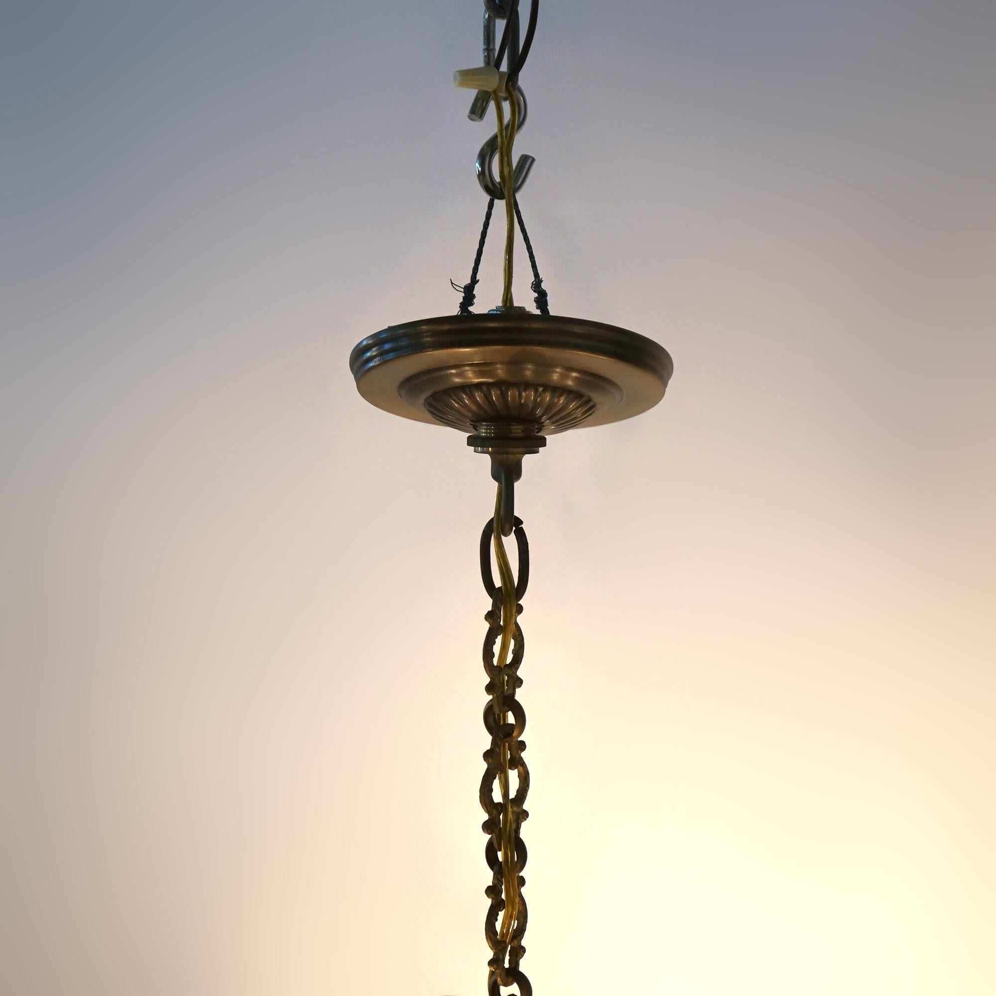 Lampadario francese d'epoca a otto luci in bronzo e cristallo in stile Luigi XIV C1930 in vendita 2