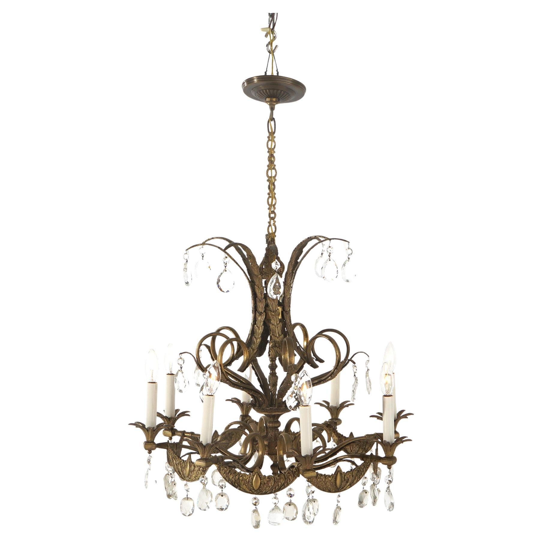 Lampadario francese d'epoca a otto luci in bronzo e cristallo in stile Luigi XIV C1930 in vendita