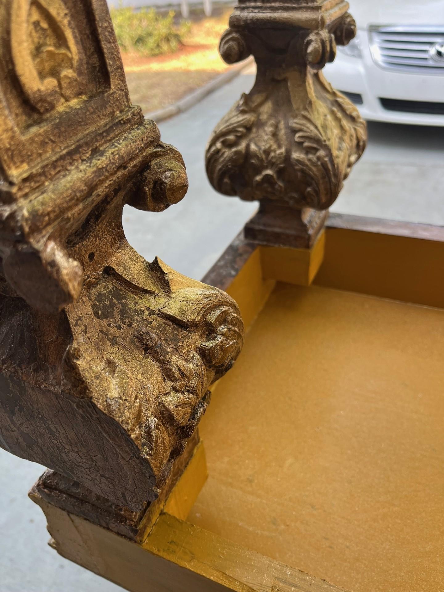 Console francese d'epoca in stile Luigi XIV in legno dorato. in vendita 8