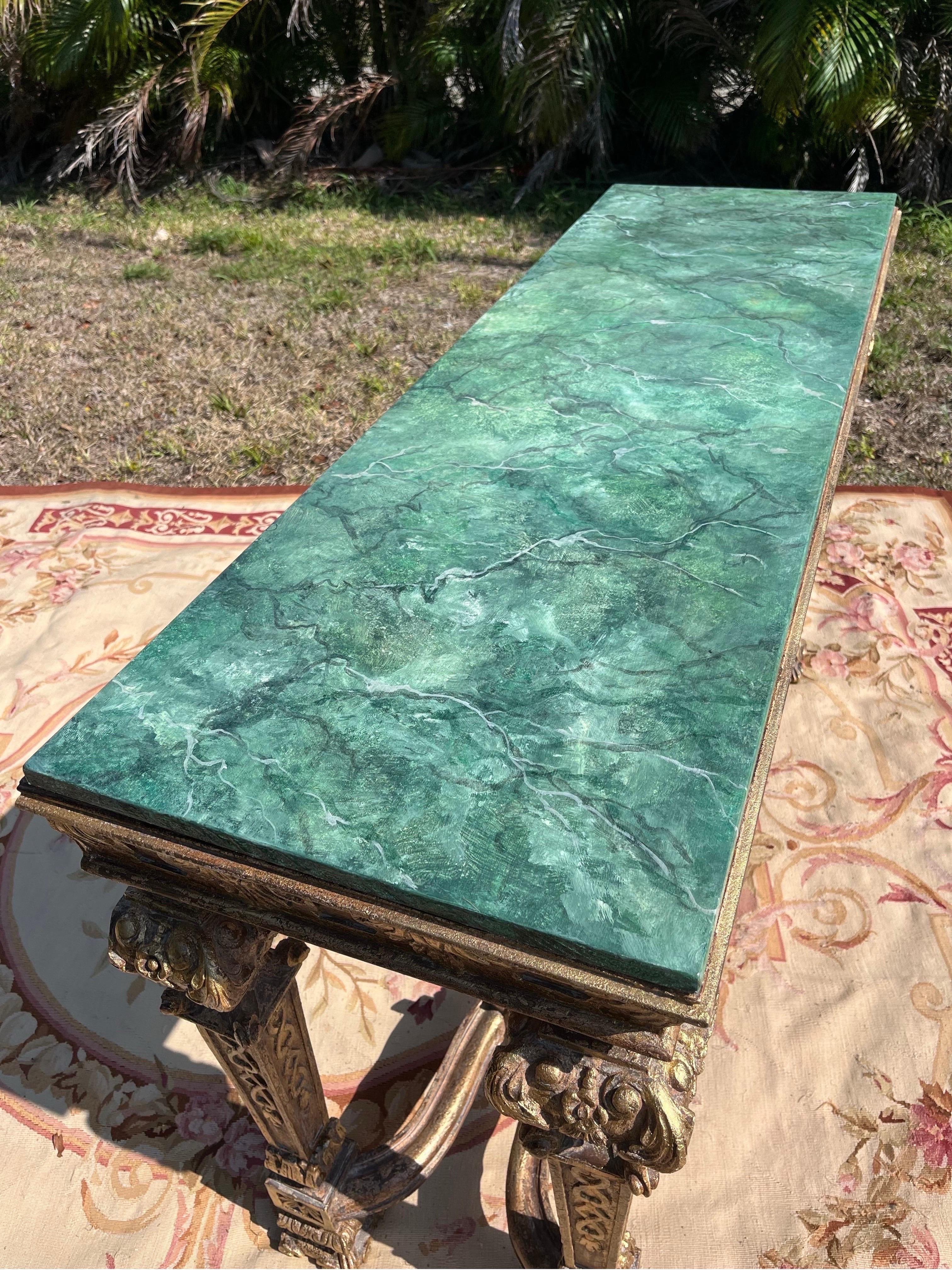 Sconosciuto Console francese d'epoca in stile Luigi XIV in legno dorato. in vendita