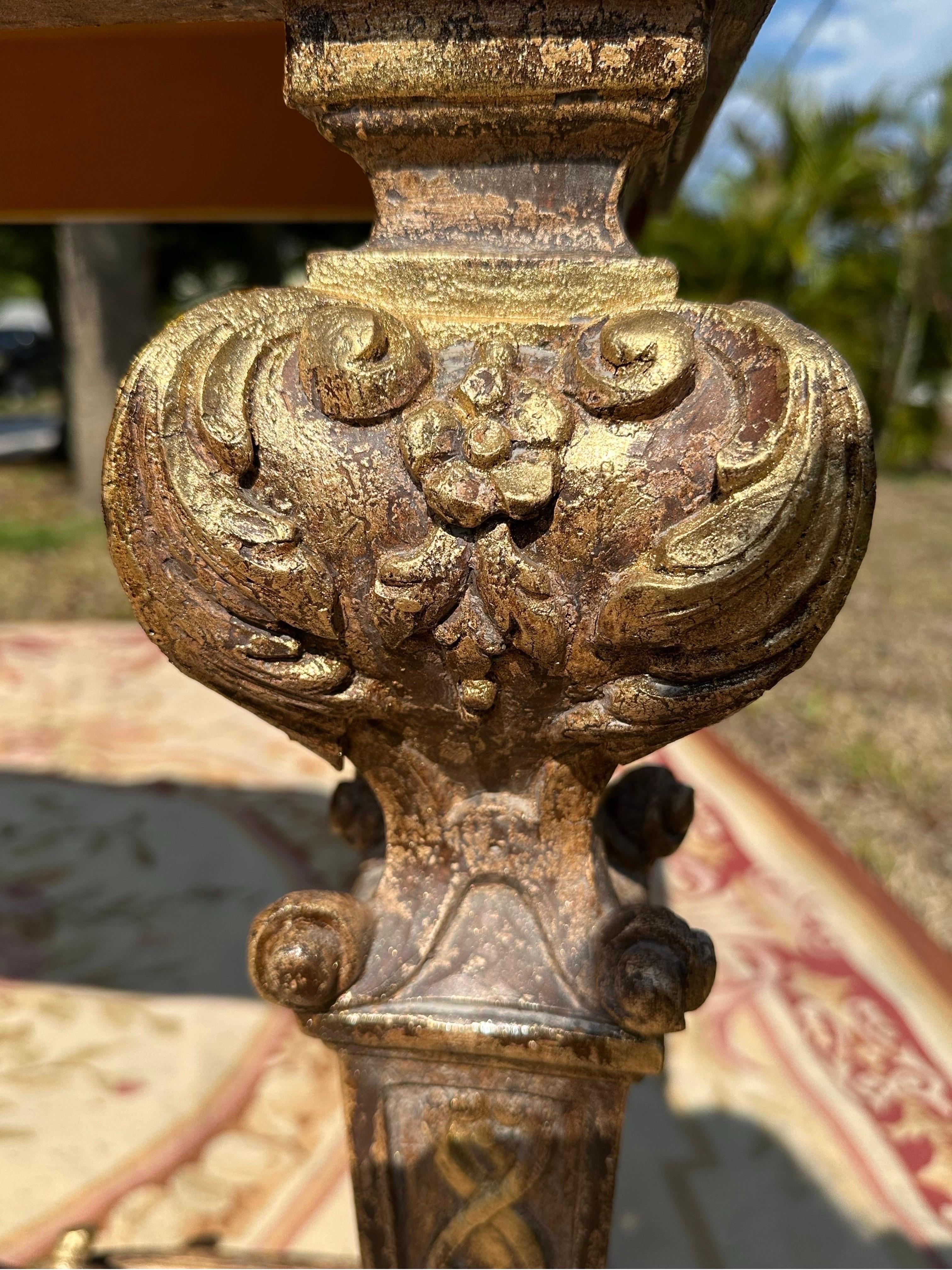 Legno Console francese d'epoca in stile Luigi XIV in legno dorato. in vendita