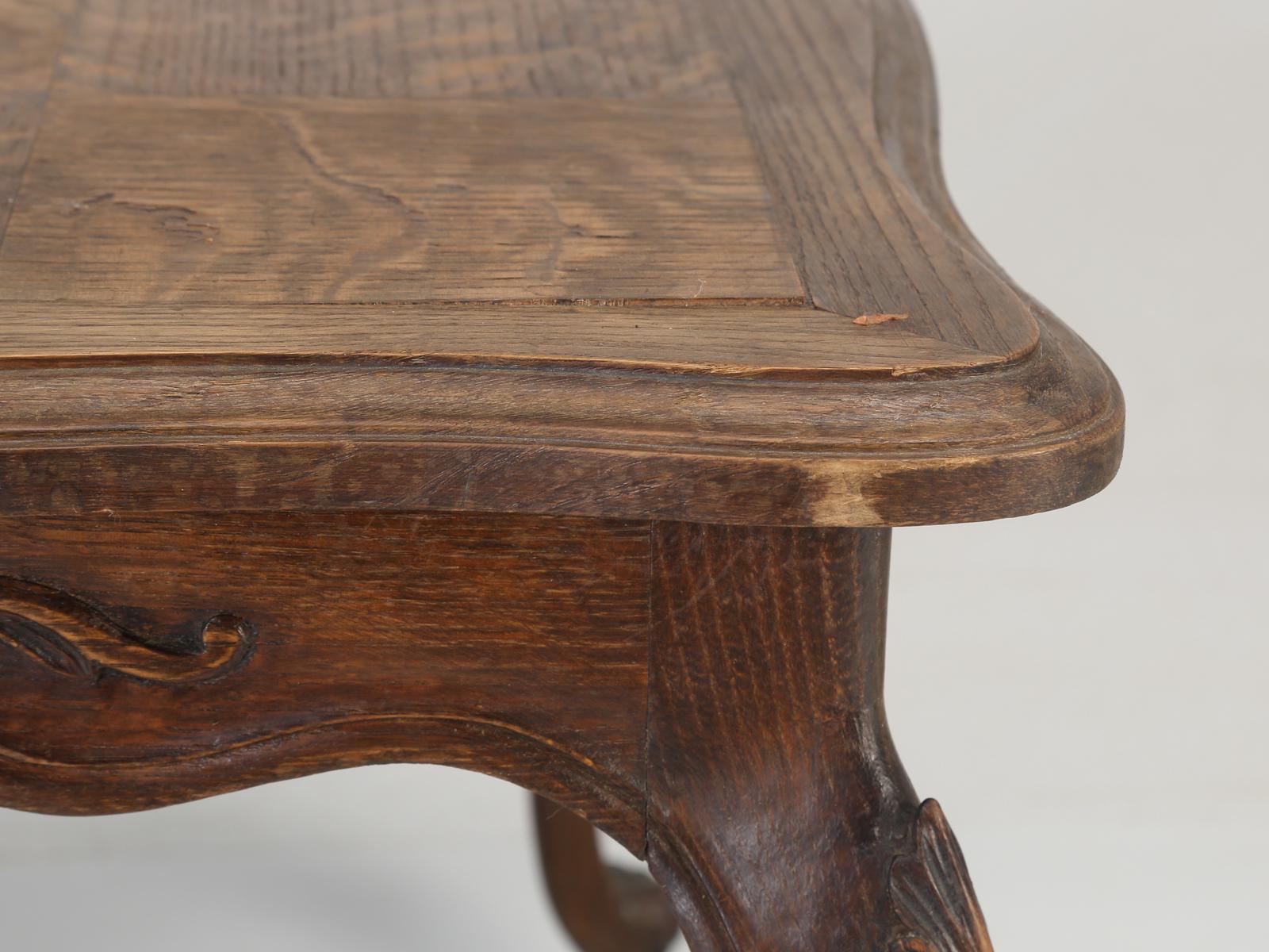 Milieu du XXe siècle Table d'appoint ou table d'extrémité française Louis XV en vente