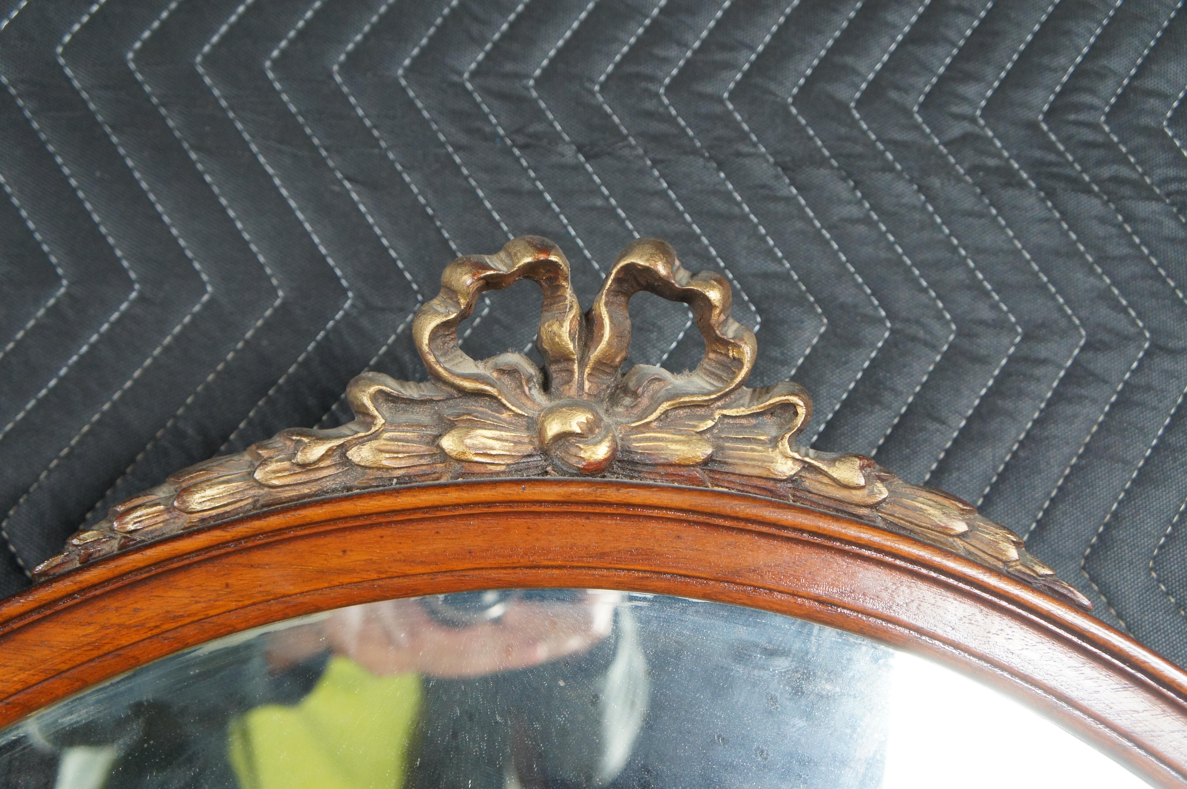 Specchio da parete appeso in mogano Vintage French Louis XV Neoclassical Style Vanity Mirror In condizioni buone in vendita a Dayton, OH