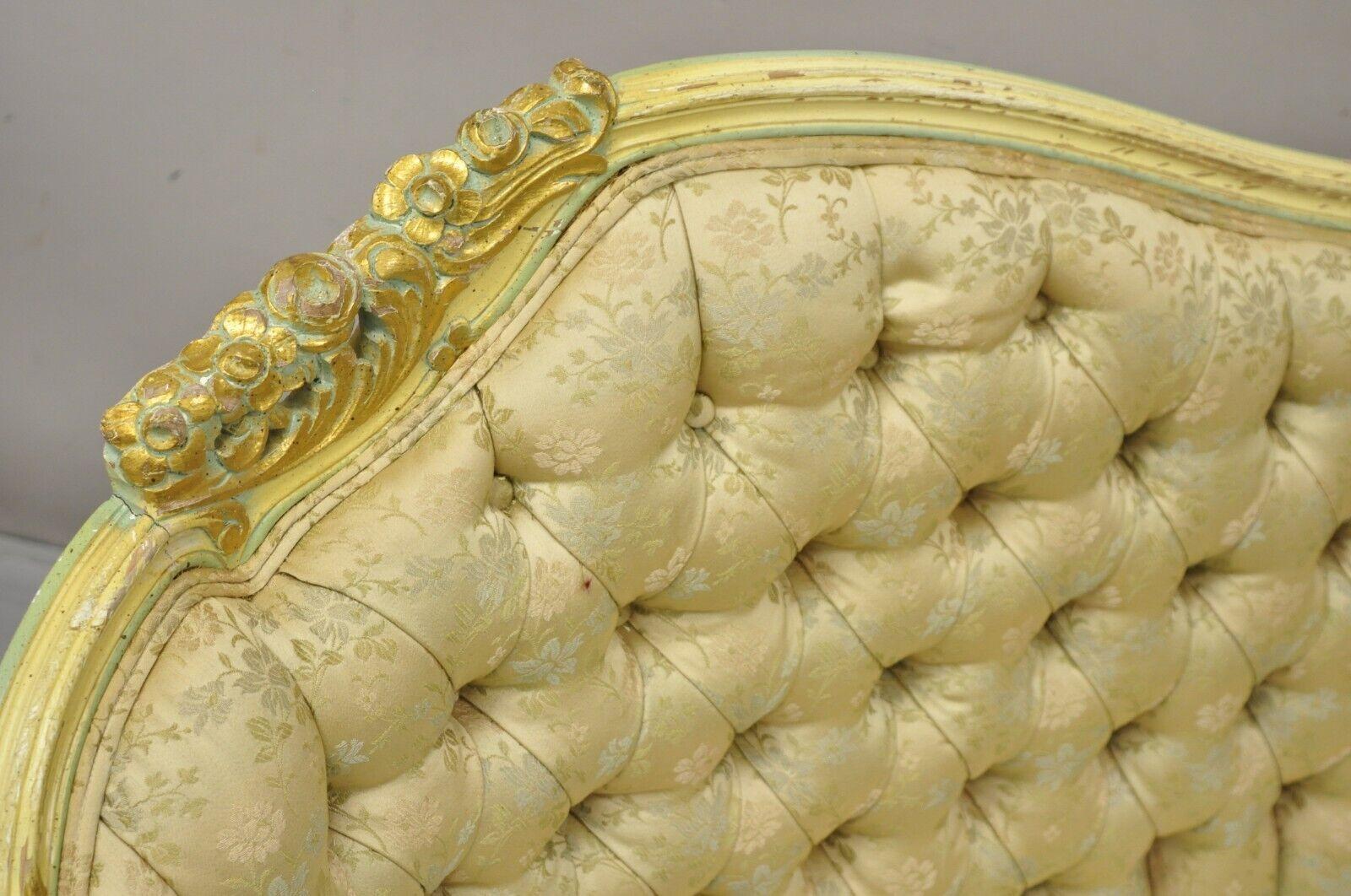 Canapé Loveseat de style rococo français Louis XV jaune et vert Bon état - En vente à Philadelphia, PA