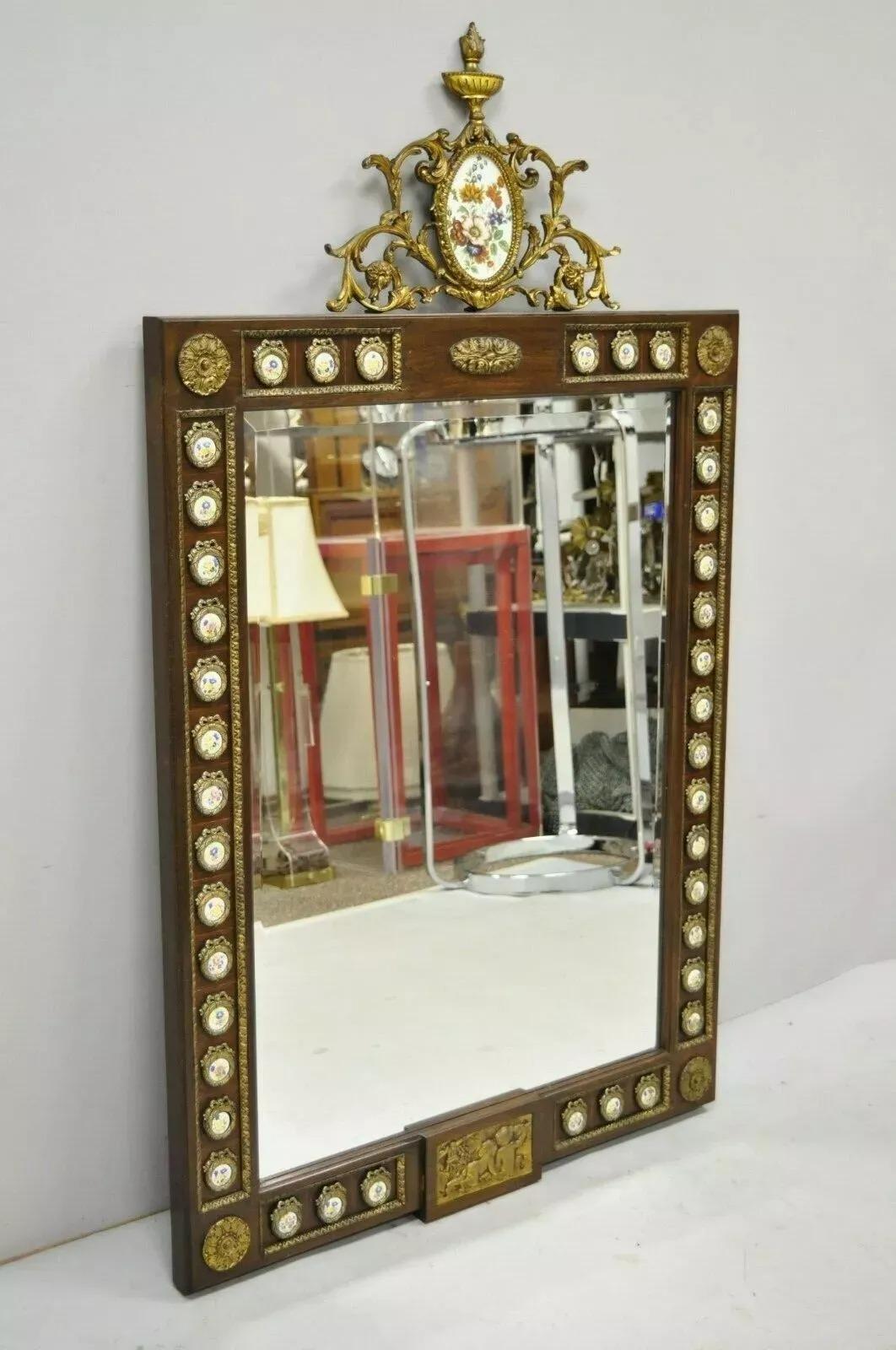 Specchio da parete con placca in ottone e porcellana in stile Luigi XV vintage in vendita 5