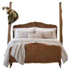 Estructura de cama vintage francesa de estilo Luis XV con mimbre, madera de nogal, 1940