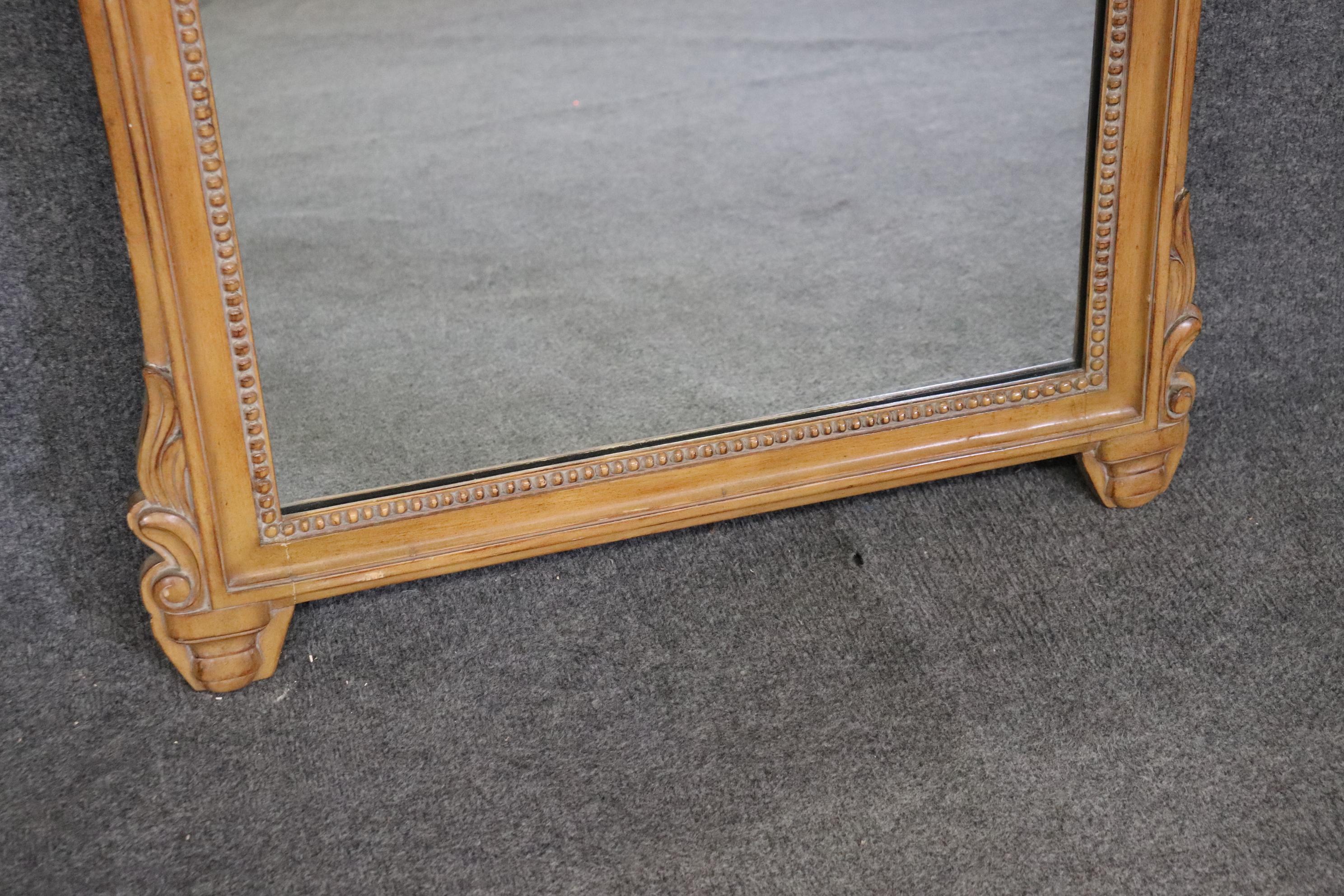 Vintage French Louis XV Style Carved Wall Hanging Mirror In Good Condition For Sale In Swedesboro, NJ