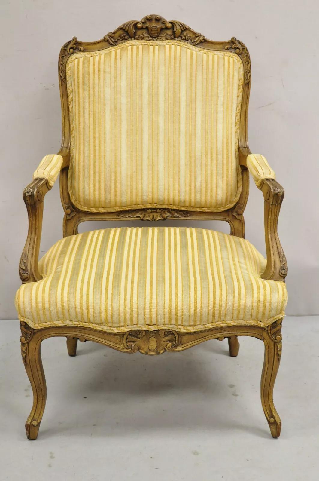 Vintage French Louis XV Style Carved Walnut Fauteuil Parlor Lounge Arm Chair. Circa Early 20th Century. Measurements: 40