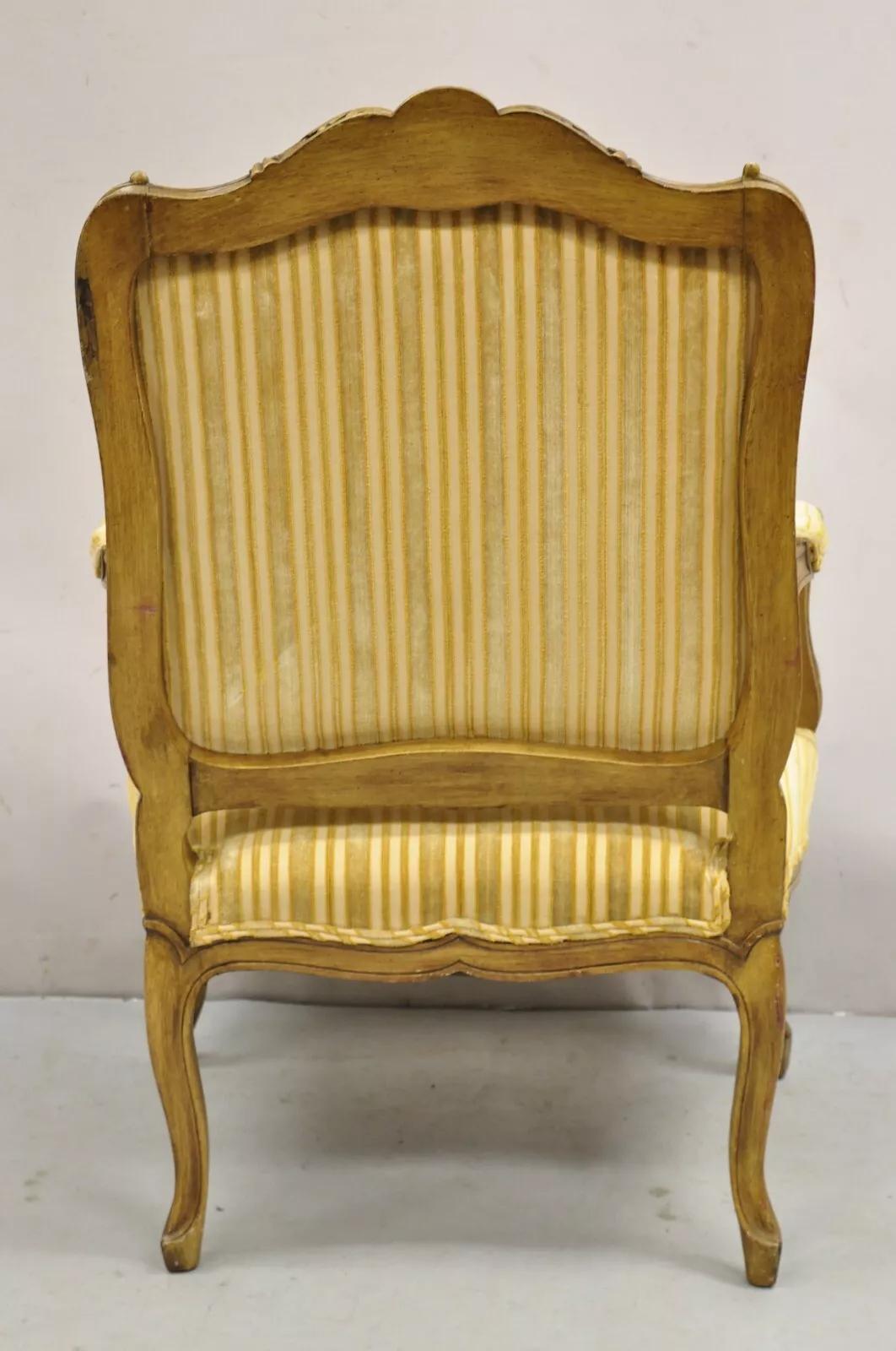 Vintage French Louis XV Style Carved Walnut Fauteuil Parlor Lounge Arm Chair For Sale 3