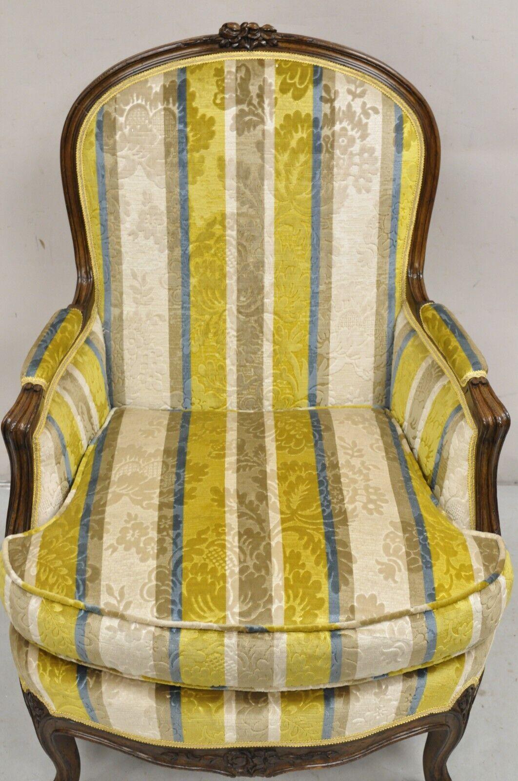 Vintage French Louis XV Style Upholstering Walnut Upholstered Bergere Lounge Arm Chair en vente 6