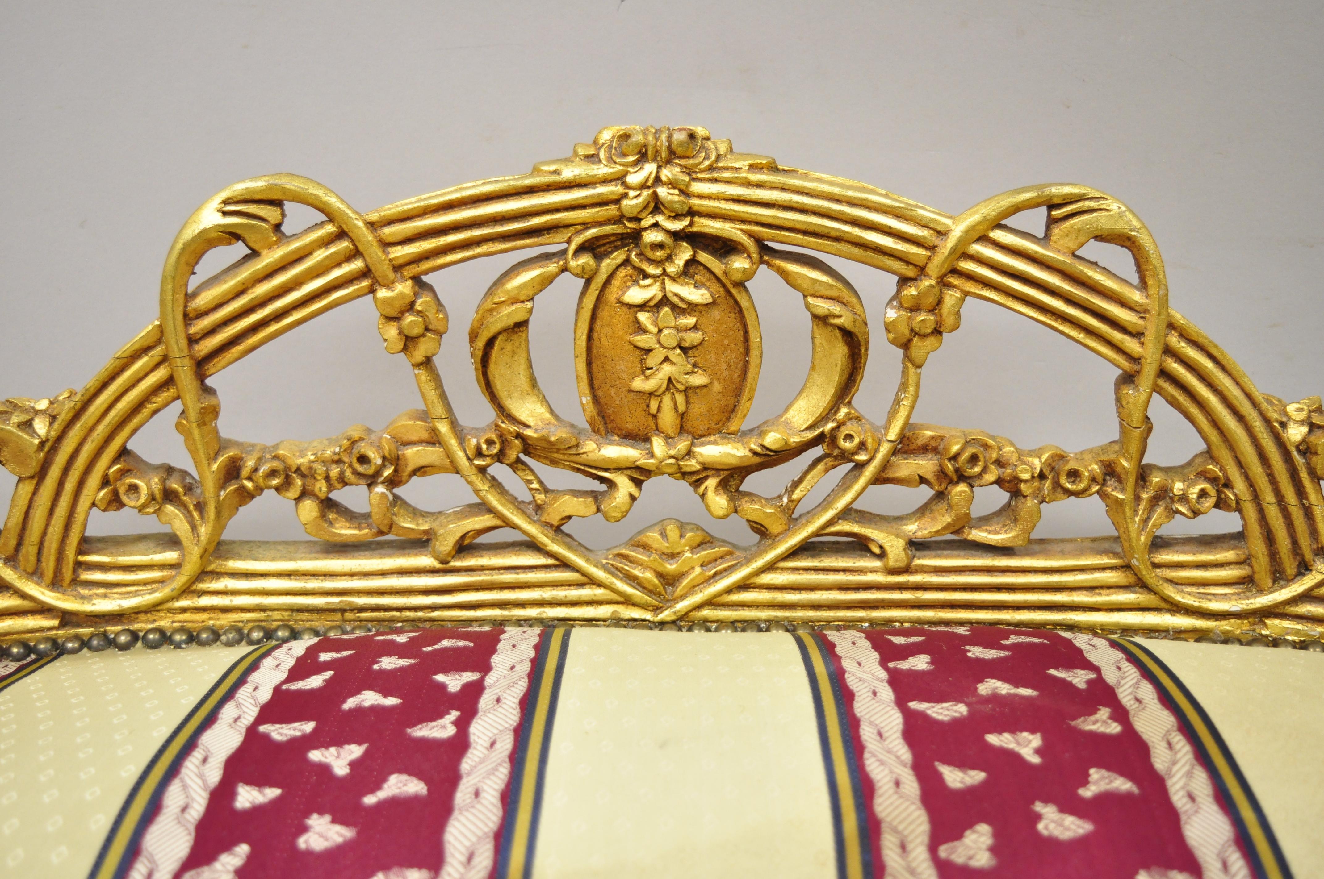 Vintage French Louis XV Style Gold Giltwood Kidney Shape Carved Vanity Bench In Good Condition In Philadelphia, PA