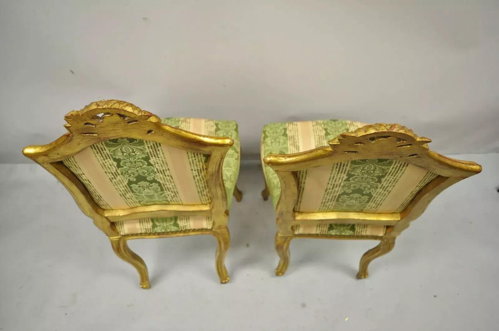 Vintage francese in stile Luigi XV con sedie da boudoir intagliate in legno dorato - una coppia in vendita 1