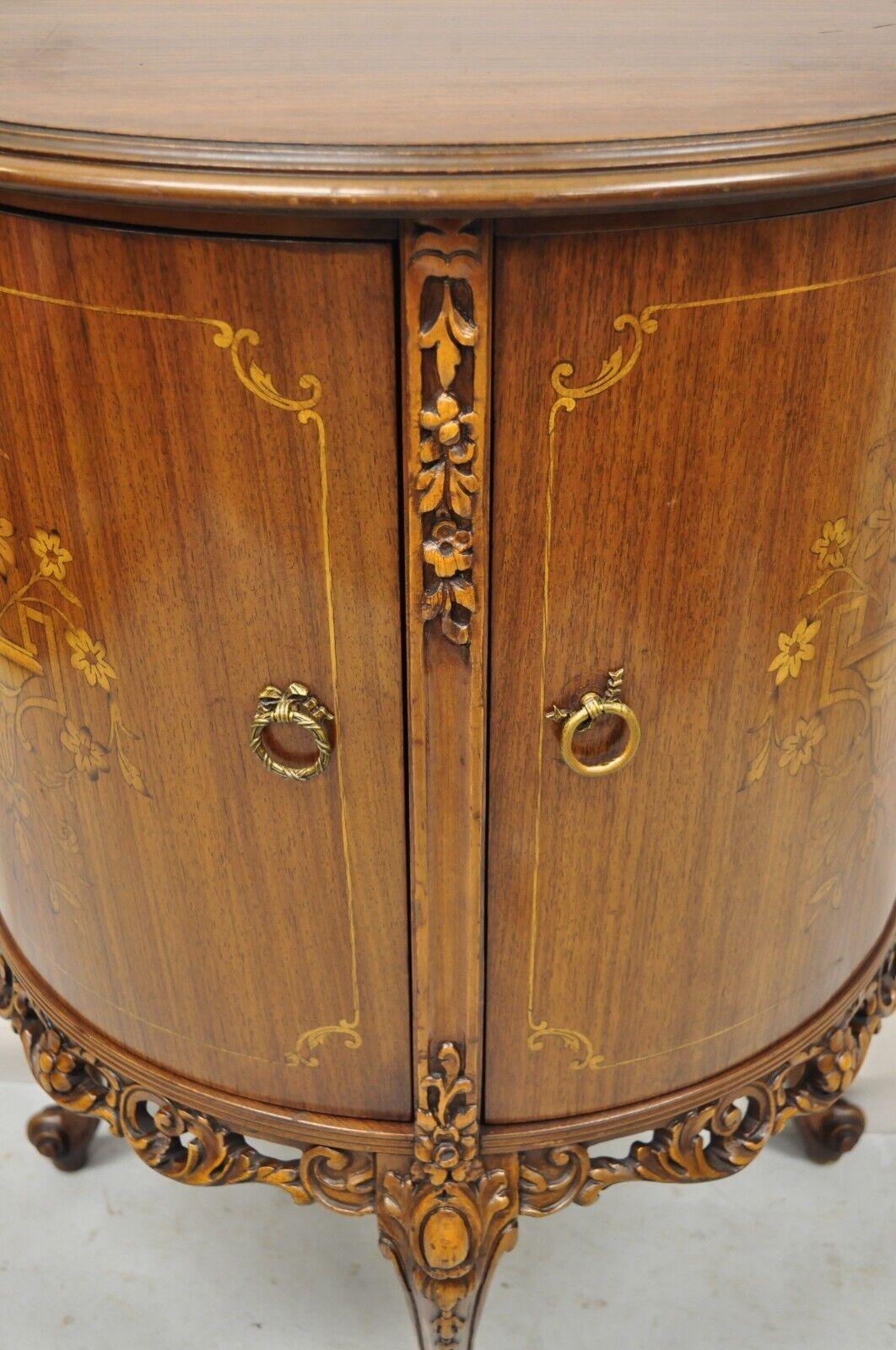 Noyer Table d'appoint demi-ronde Demilune à 2 portes de style Louis XV français vintage en vente