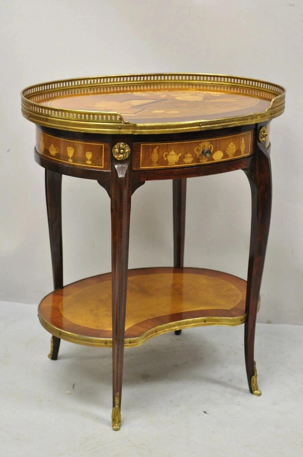Bitte teilen Sie uns Ihre Postleitzahl mit, um ein günstigeres Angebot für den Versand innerhalb der USA anzufordern.

Vintage Französisch Louis XV Stil Marketerie Inlay Bronze Ormolu Oval Beistelltisch. Marqueterie-Einlage mit Stillleben auf der
