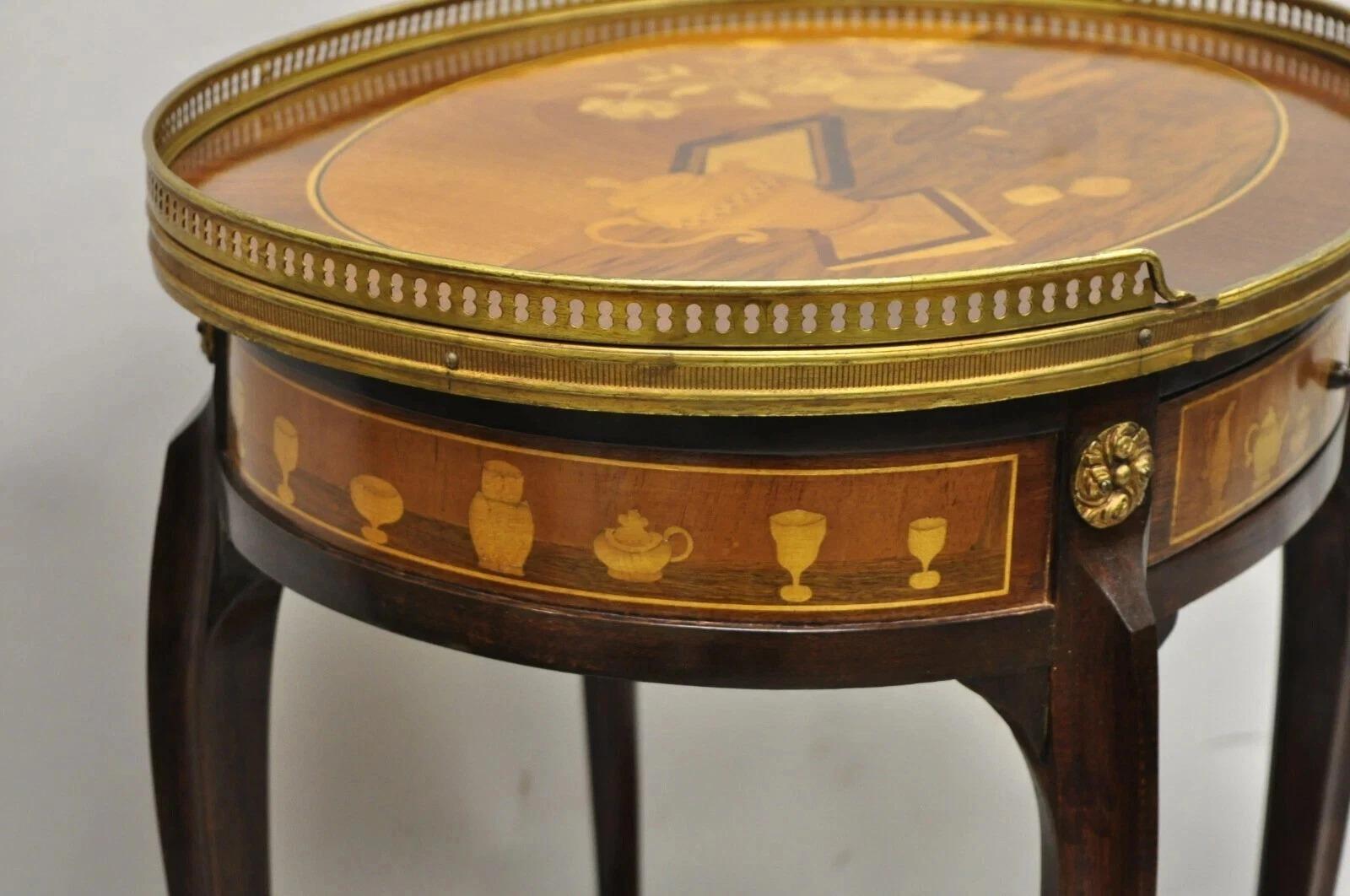 Vintage Französisch Louis XV Stil Intarsien Bronze Ormolu Oval Beistelltisch (Messing) im Angebot