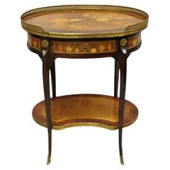Mesa auxiliar ovalada vintage francesa estilo Luis XV con marquetería incrustada de bronce y ormolu
