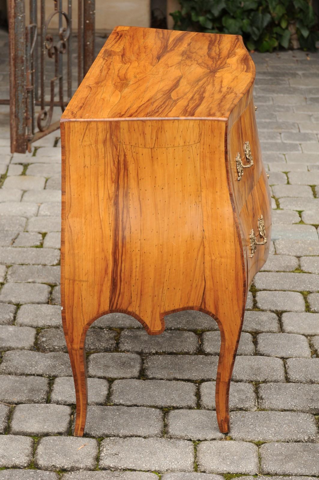 Cassettone a due cassetti in legno d'ulivo in stile Luigi XV, vintage, 1950 circa in vendita 3