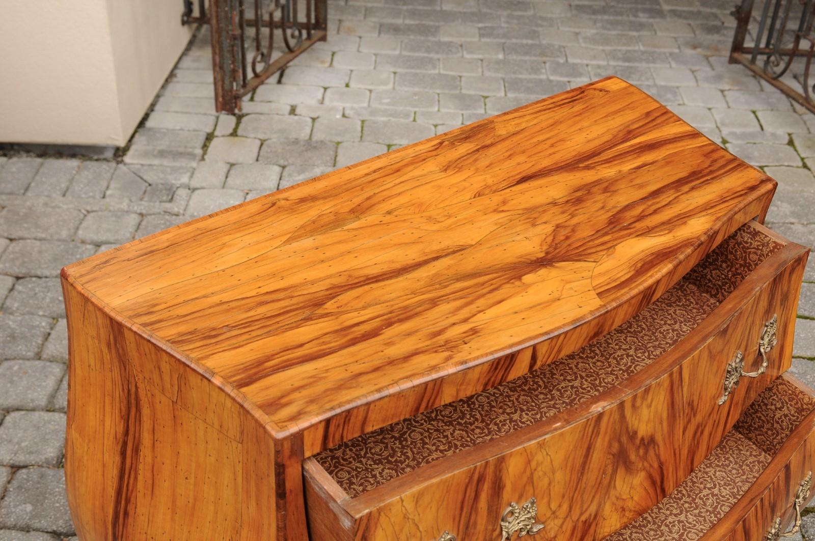 Cassettone a due cassetti in legno d'ulivo in stile Luigi XV, vintage, 1950 circa in vendita 2