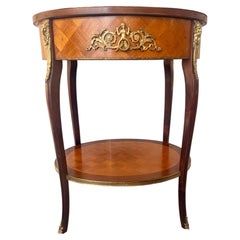 Table d'appoint ovale de style Louis XV, design en bois ancien