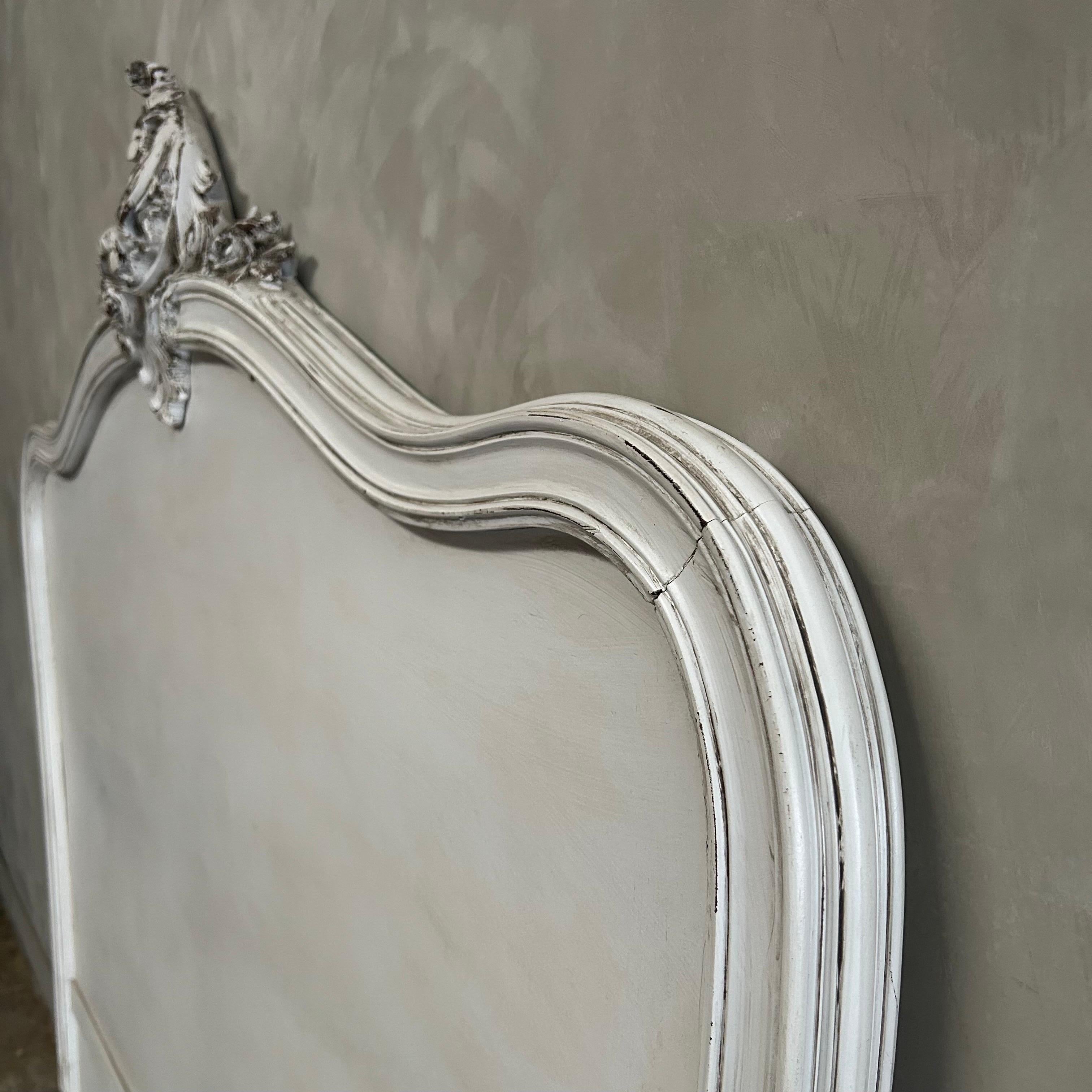 Vintage French Louis XV Style Painted Bed Full Size In Good Condition For Sale In Brea, CA