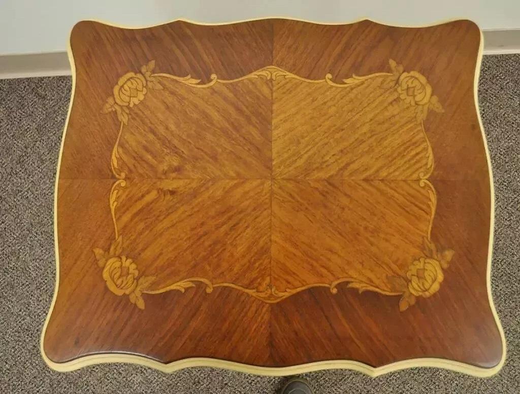 Vintage French Louis XV Style Satinwood Inlay Nesting Side Tables - Set of 3 In Good Condition For Sale In Philadelphia, PA